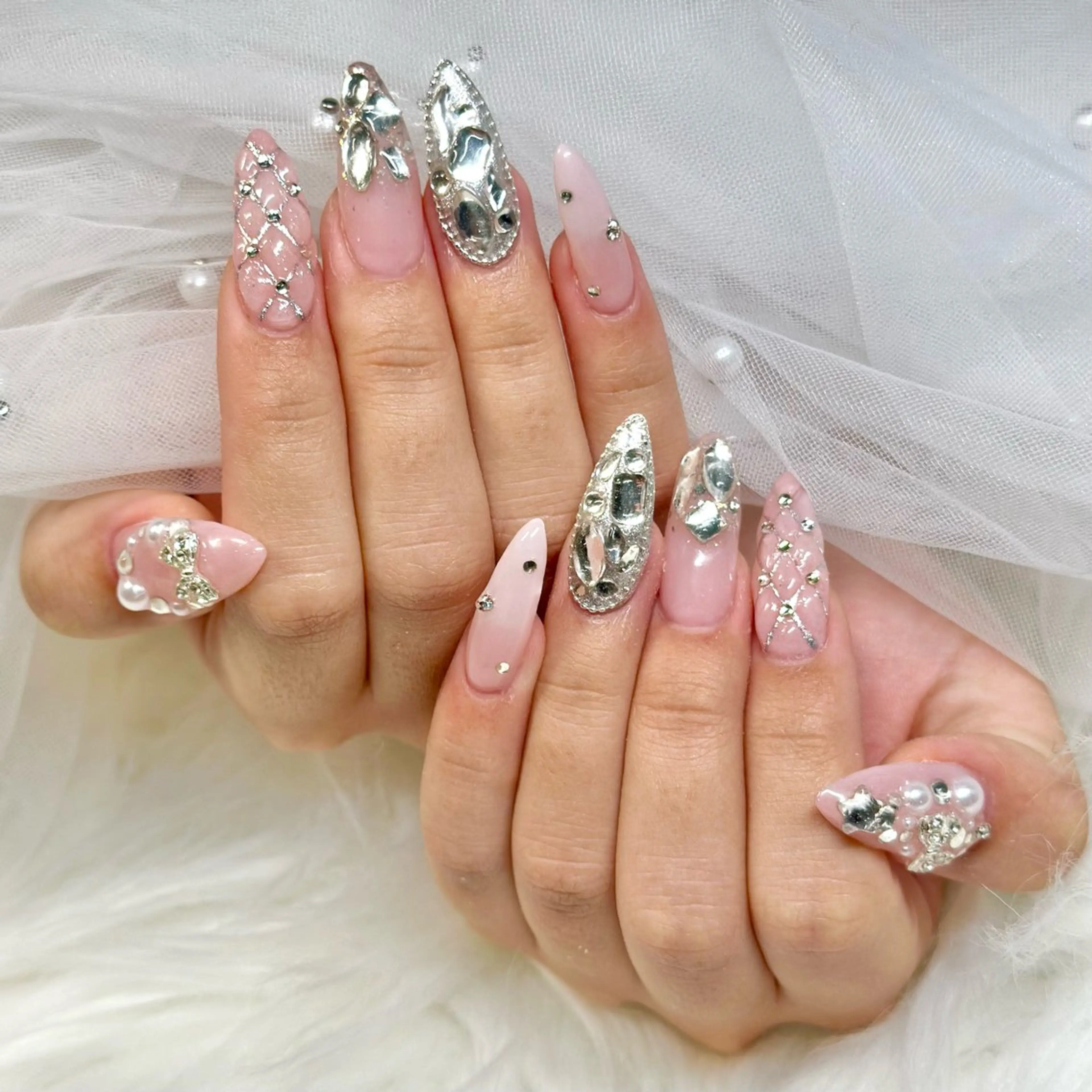 ネイル MIGHTY COLORのネイルデザイン