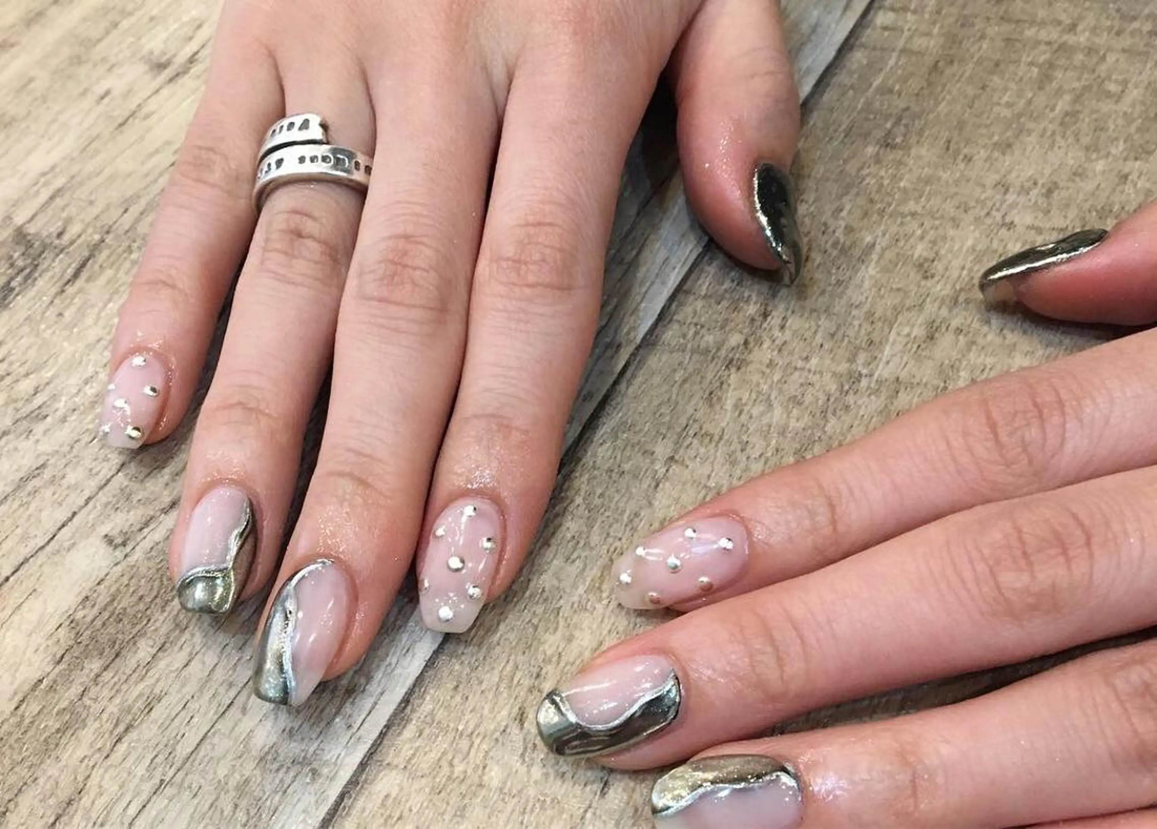 ネイル ミラーネイル ニュアンスネイル Nailsalon Charis.yuのネイルデザイン