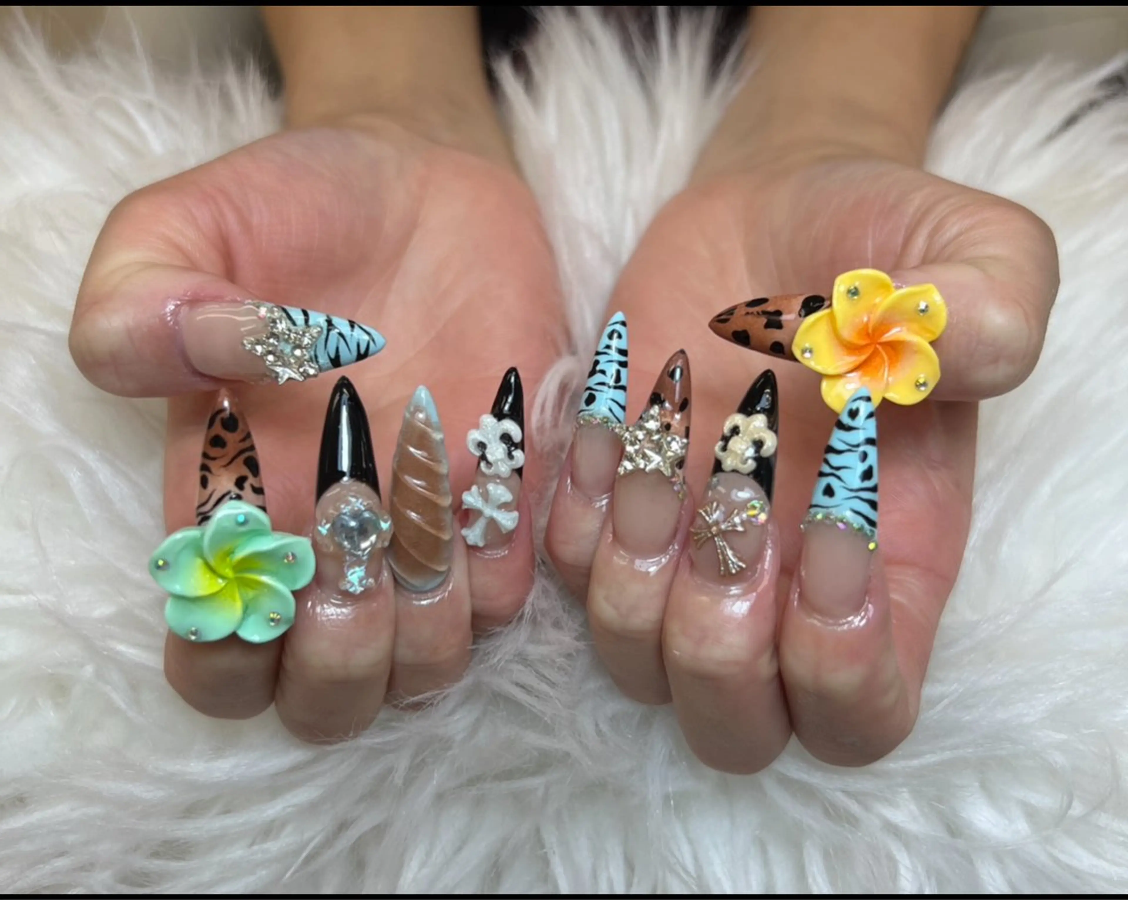 ネイル アートネイル オーロラネイル チークネイル 長さ出し フットネイル ハンドネイル フットネイル ハンドケア Noiranail_ studio所属・Noiranail_ studioのネイルデザイン