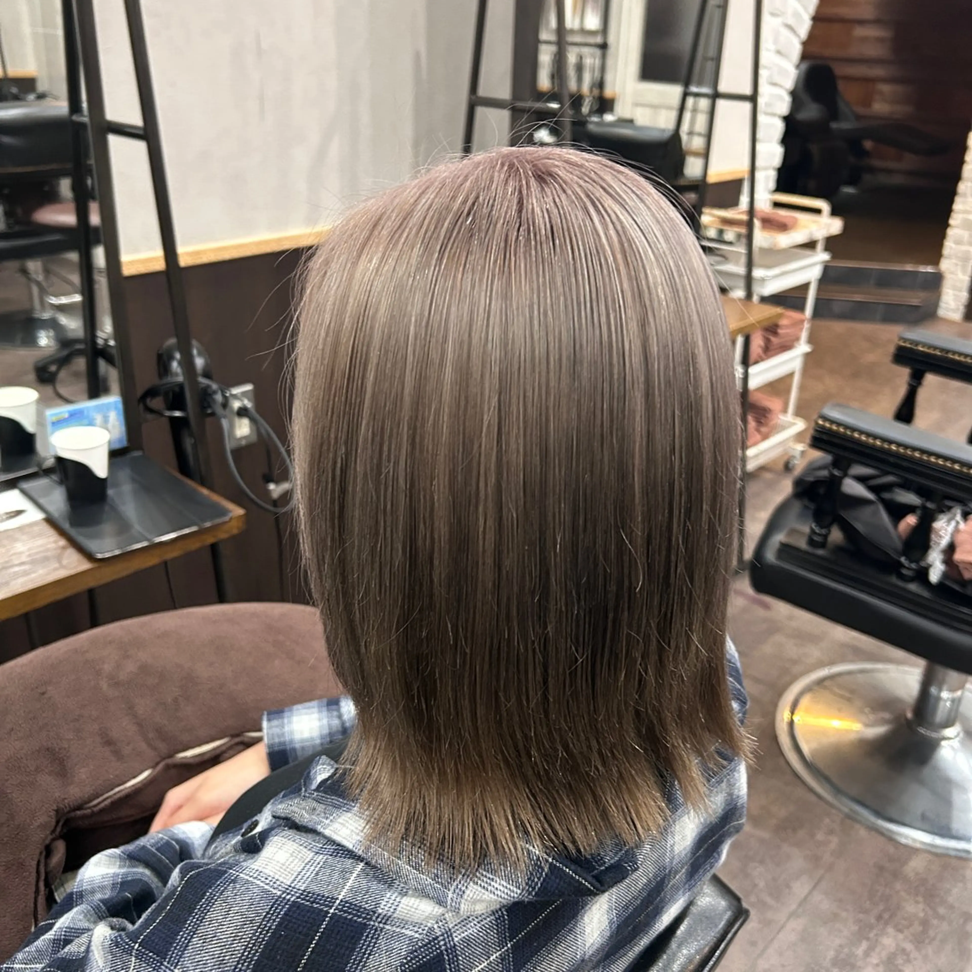 ミディアム カラー カット ヘアカラー ハイトーン🇰🇷 19歳美容師アリルのヘアスタイル