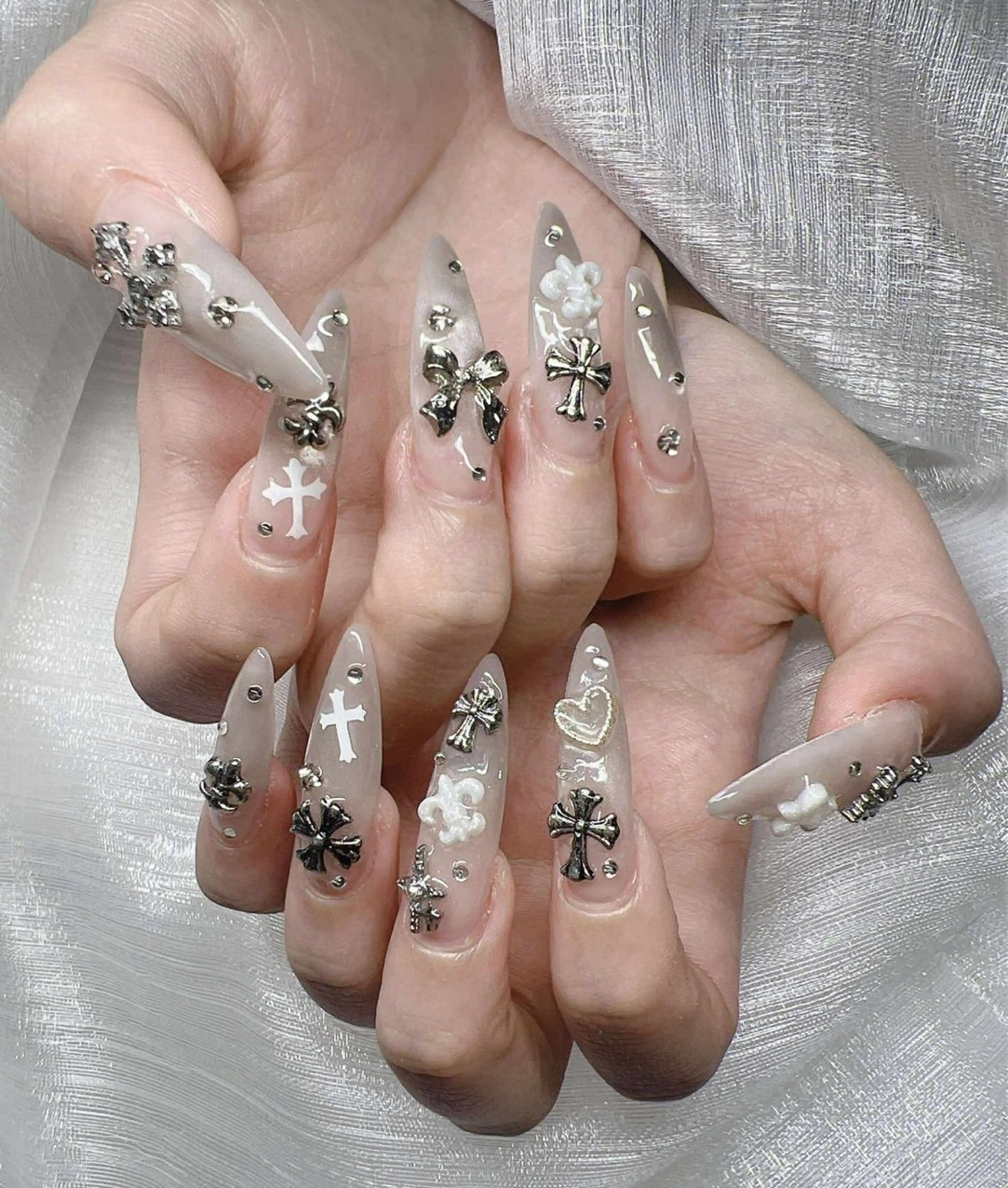 ネイル 長さ出し グラデーション 卒業式 キラキラネイル マグネットネイル ハンドネイル Lee Nailsのネイルデザイン