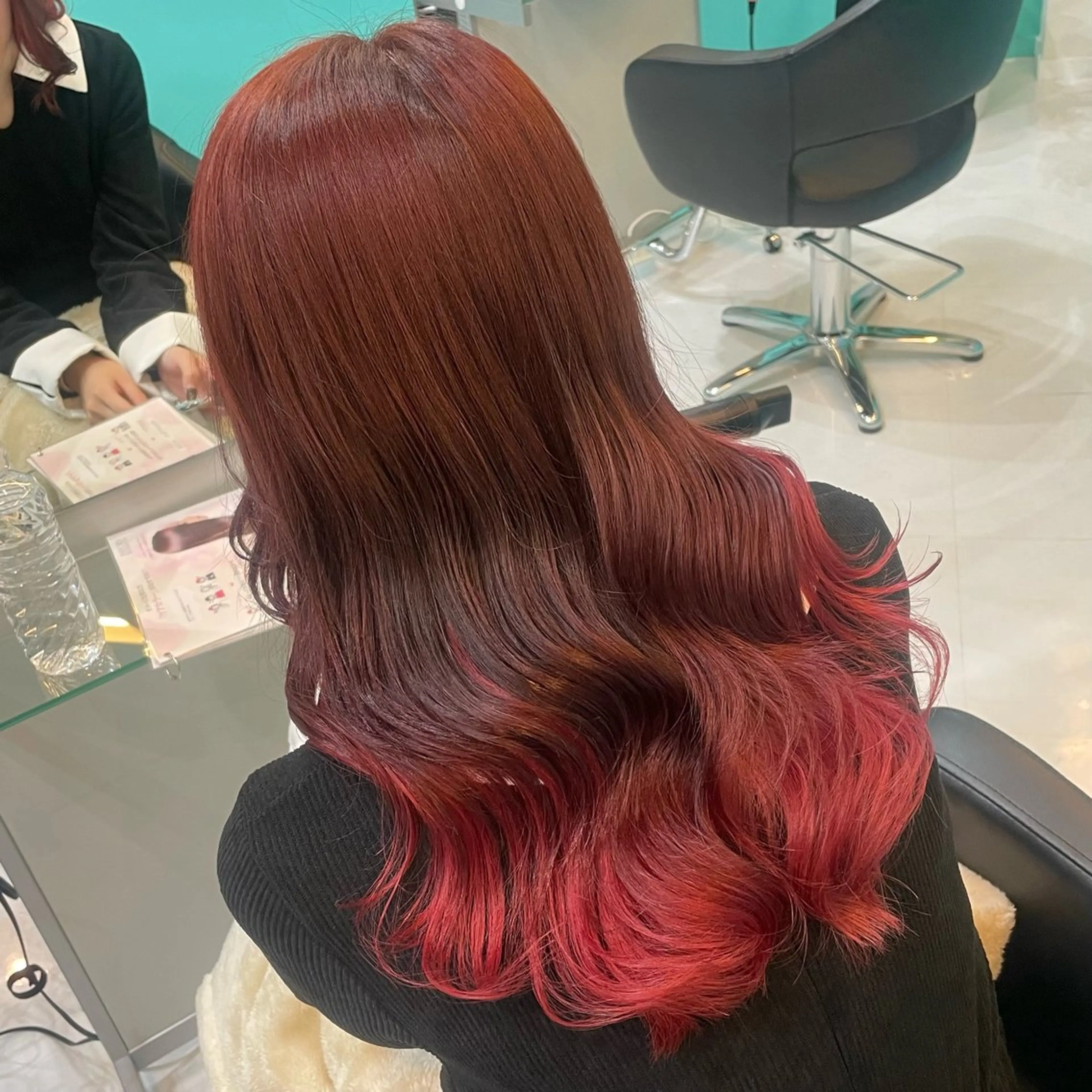 ロング カラー ボルドーカラー 艶/透明感 🫧カラーのヘアスタイル