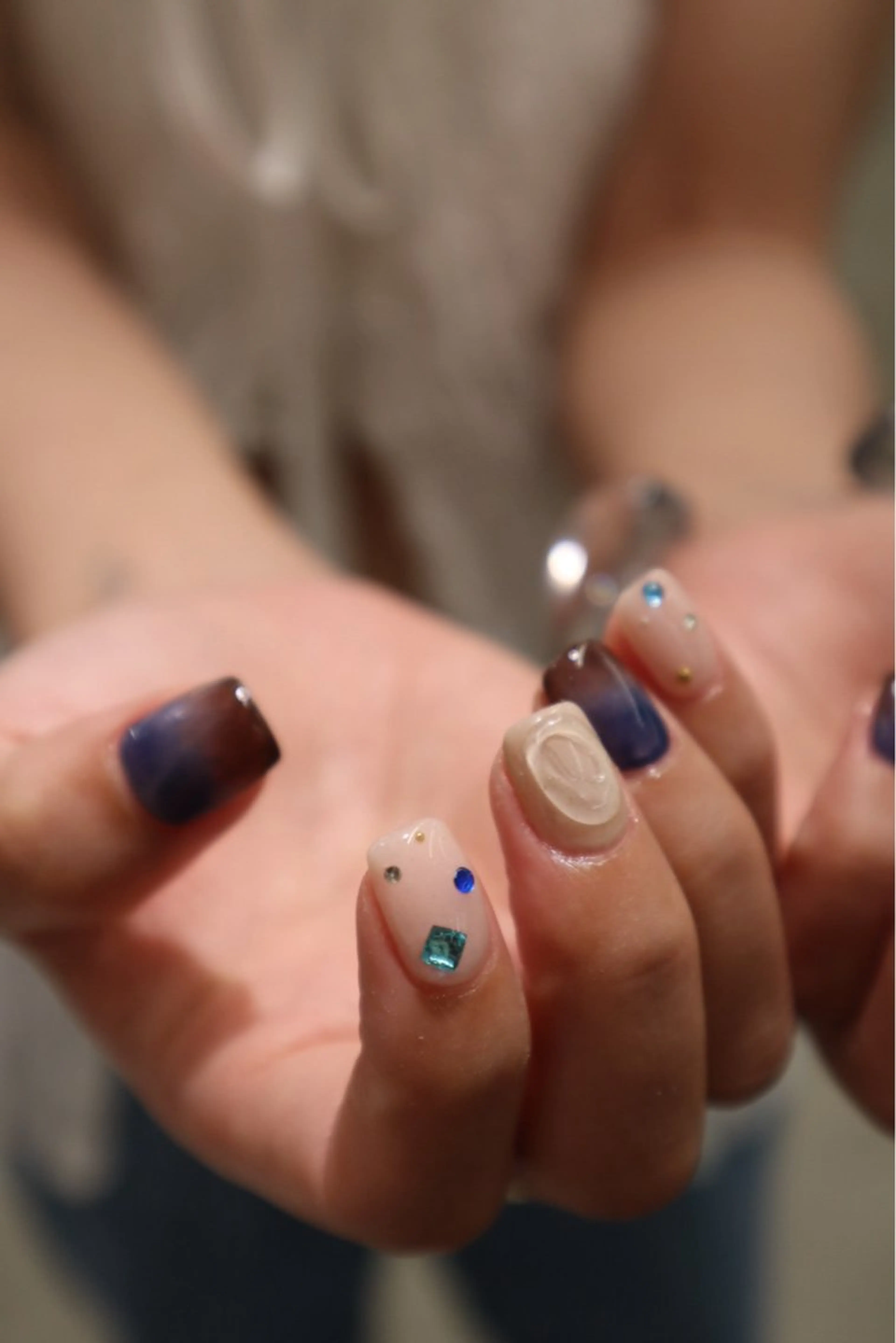 ネイル ブラウン ハンドネイル sister  mohawk所属・chika ／ nailのネイルデザイン