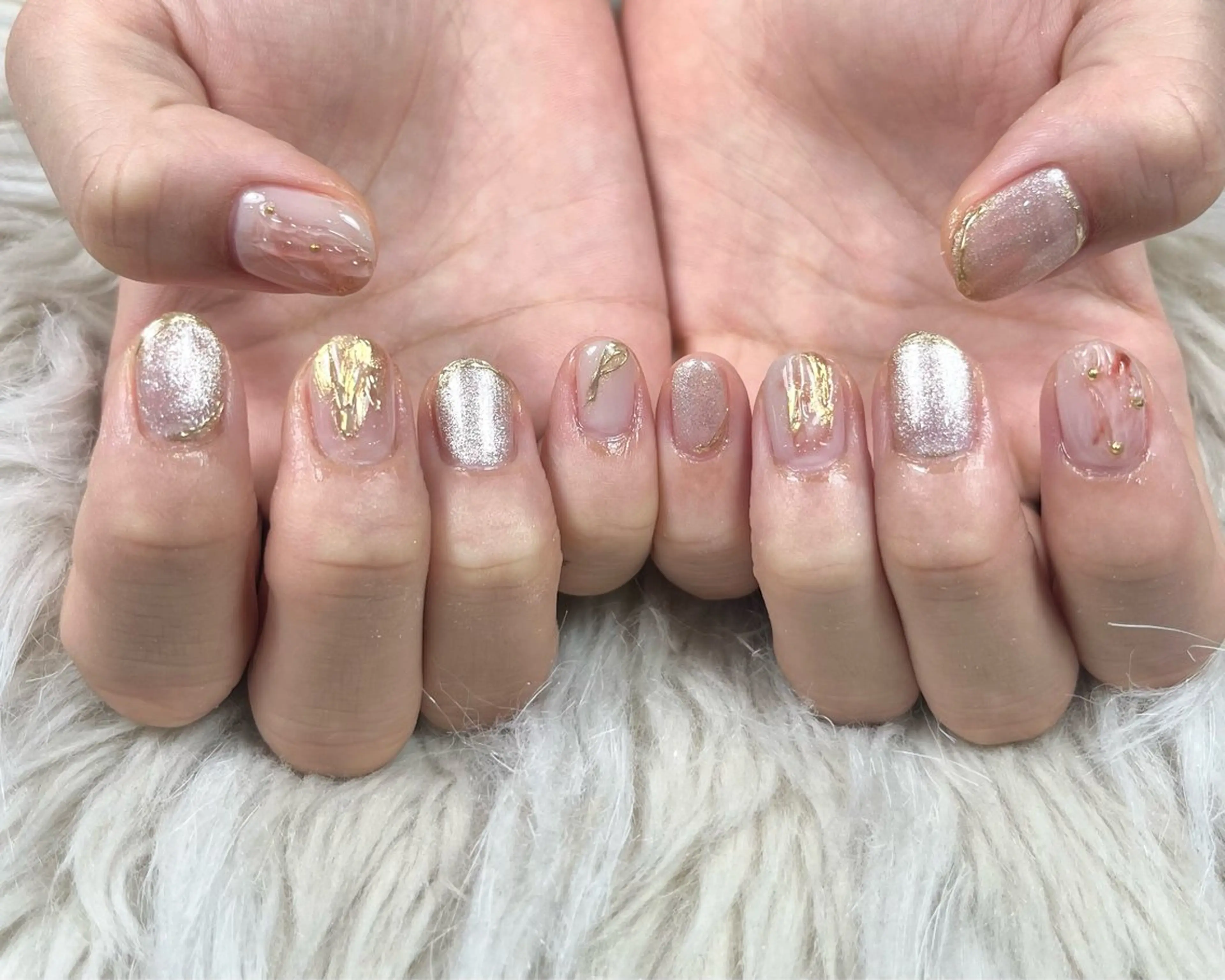 ネイル アートネイル カジュアル ジェルネイル ゴールド キラキラネイル Salute本店 🦋仲原里佳のネイルデザイン