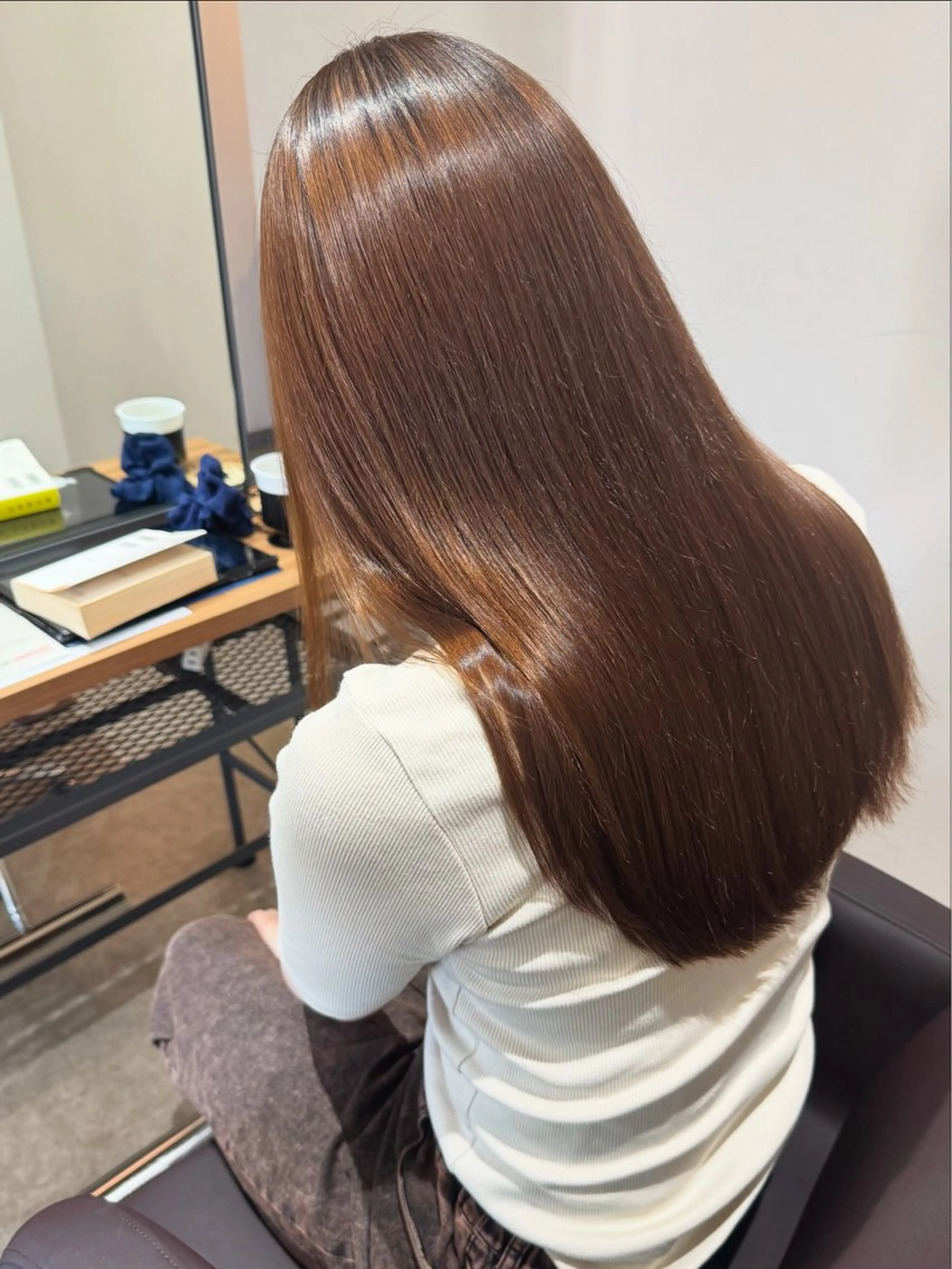 セミロング ボブ 韓国風ヘア レイヤーカット 縮毛矯正 カット 縮毛矯正 トリートメント ✨艶ブリーチカラー✨ ✨艶髪ストレート✨のヘアスタイル