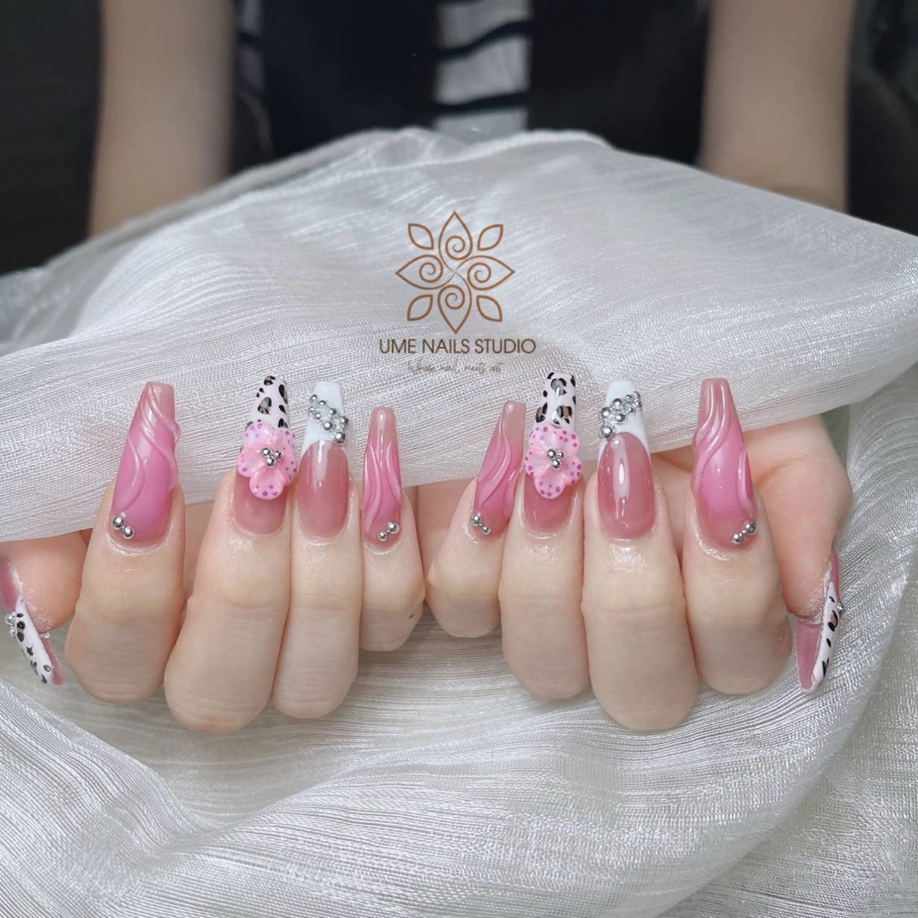 ネイル チークネイル クリアネイル ガーリー キラキラネイル 韓国ネイル ハンドネイル Ume Nail Studioのネイルデザイン