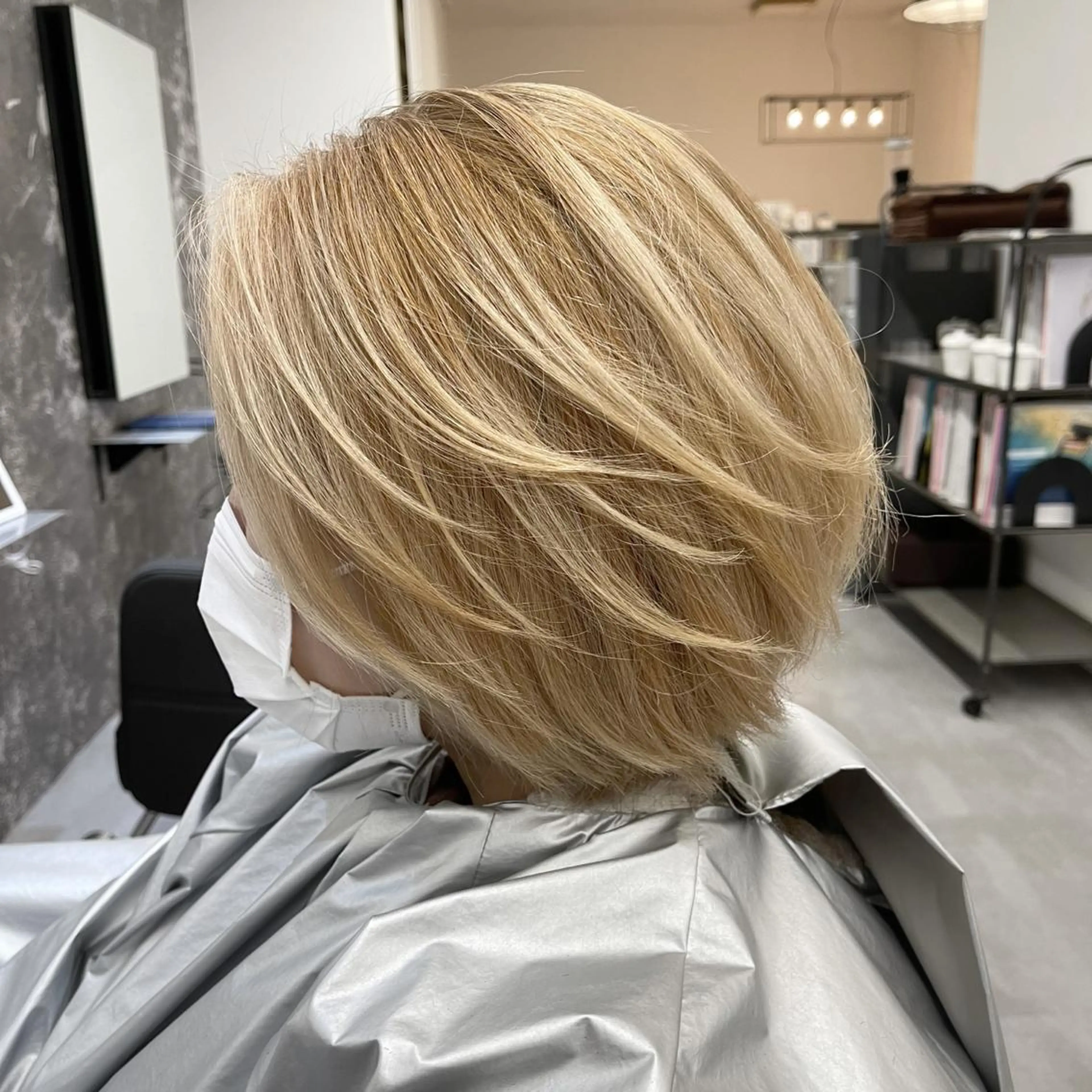 ショート カラー ヘアアレンジ ボブレイヤー バレイヤージュ デザインカラー ハイライトカラー ボブ アンドウ ユウ/ レイヤーカット/韓国のヘアスタイル