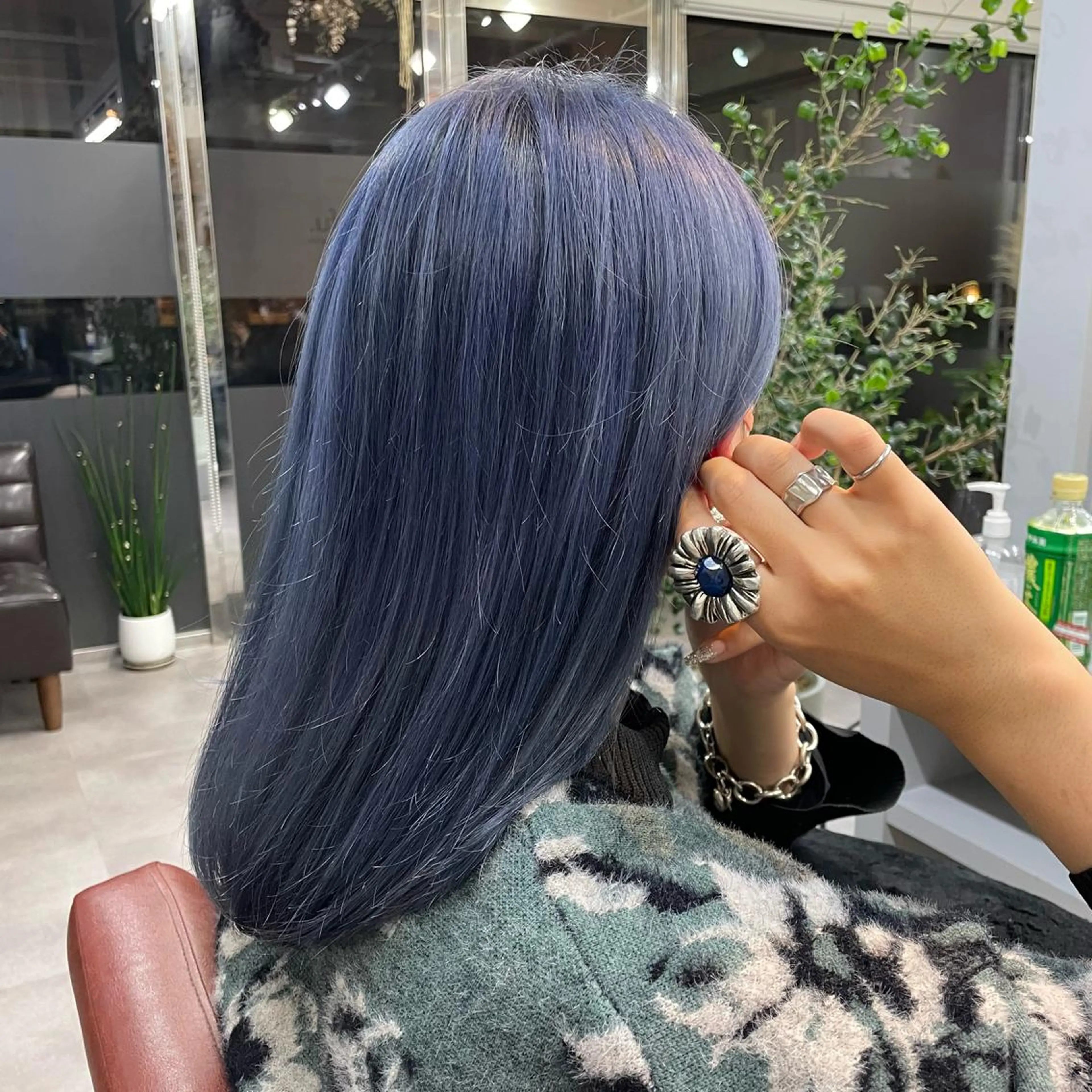 ミディアム カラー ブリーチ ブルーカラー monami 山本華菜のヘアスタイル