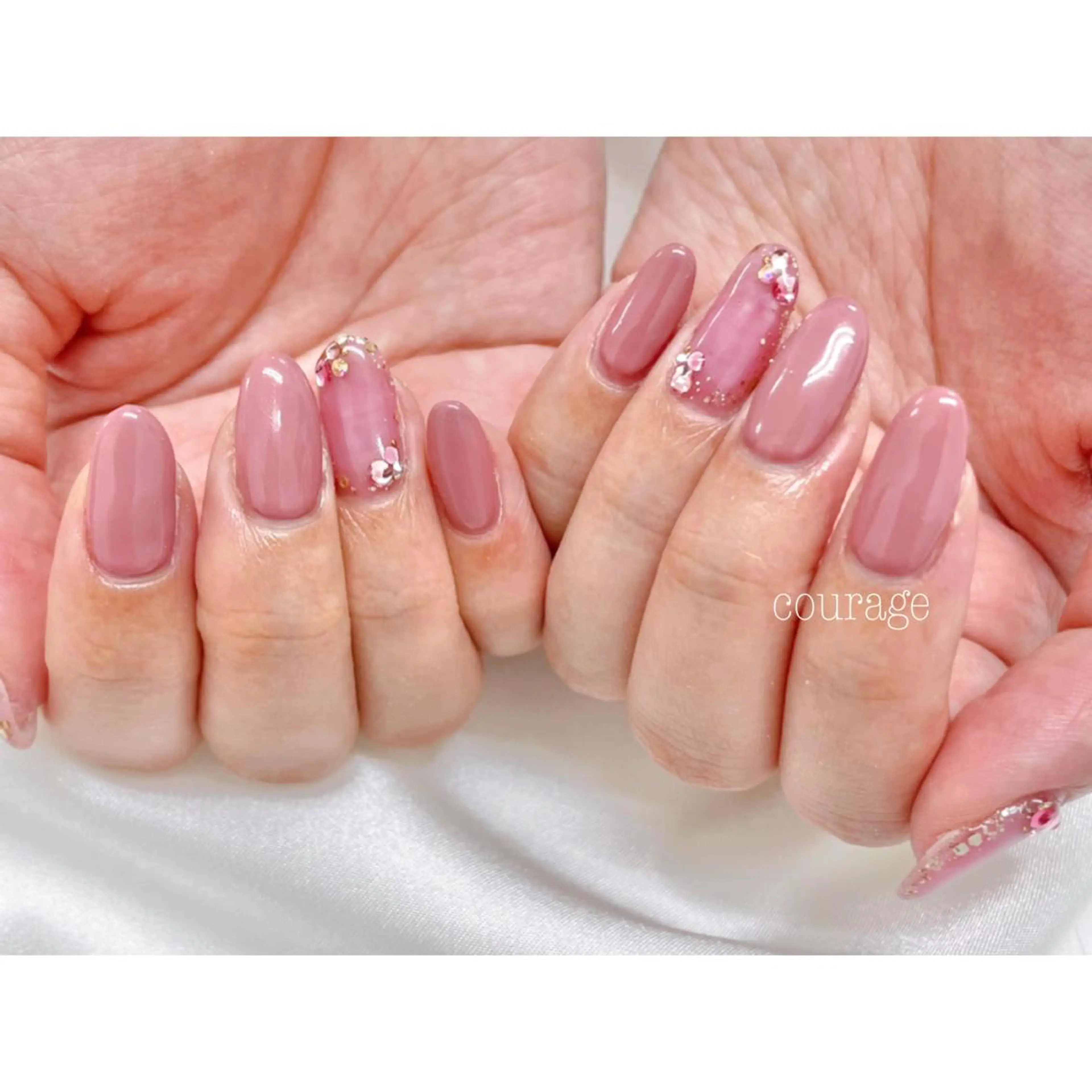 ネイル ホログラムネイル ハンドネイル ネイルサロンcourage所属・ネイルサロン courageのネイルデザイン