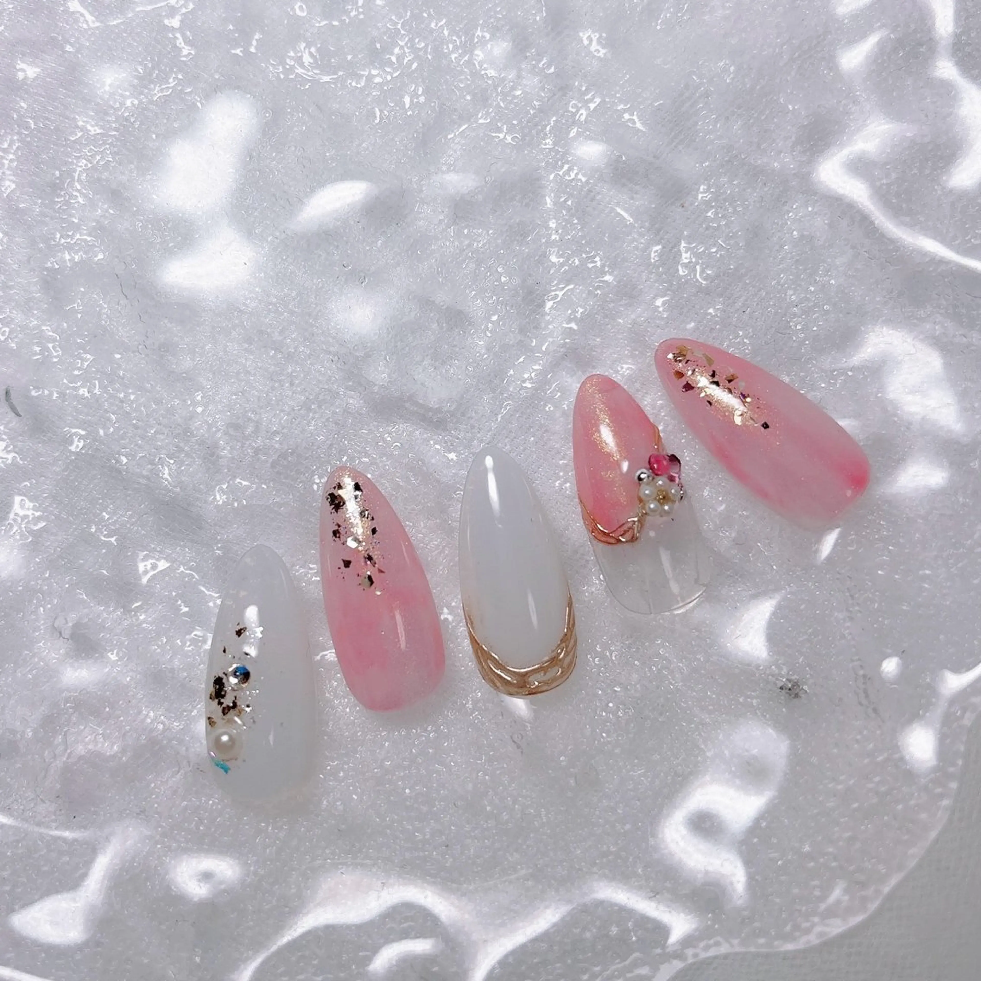 ネイル キラキラネイル ハンドネイル nailsalon Honeyme所属・Honey me ❁⃘*.ﾟのネイルデザイン