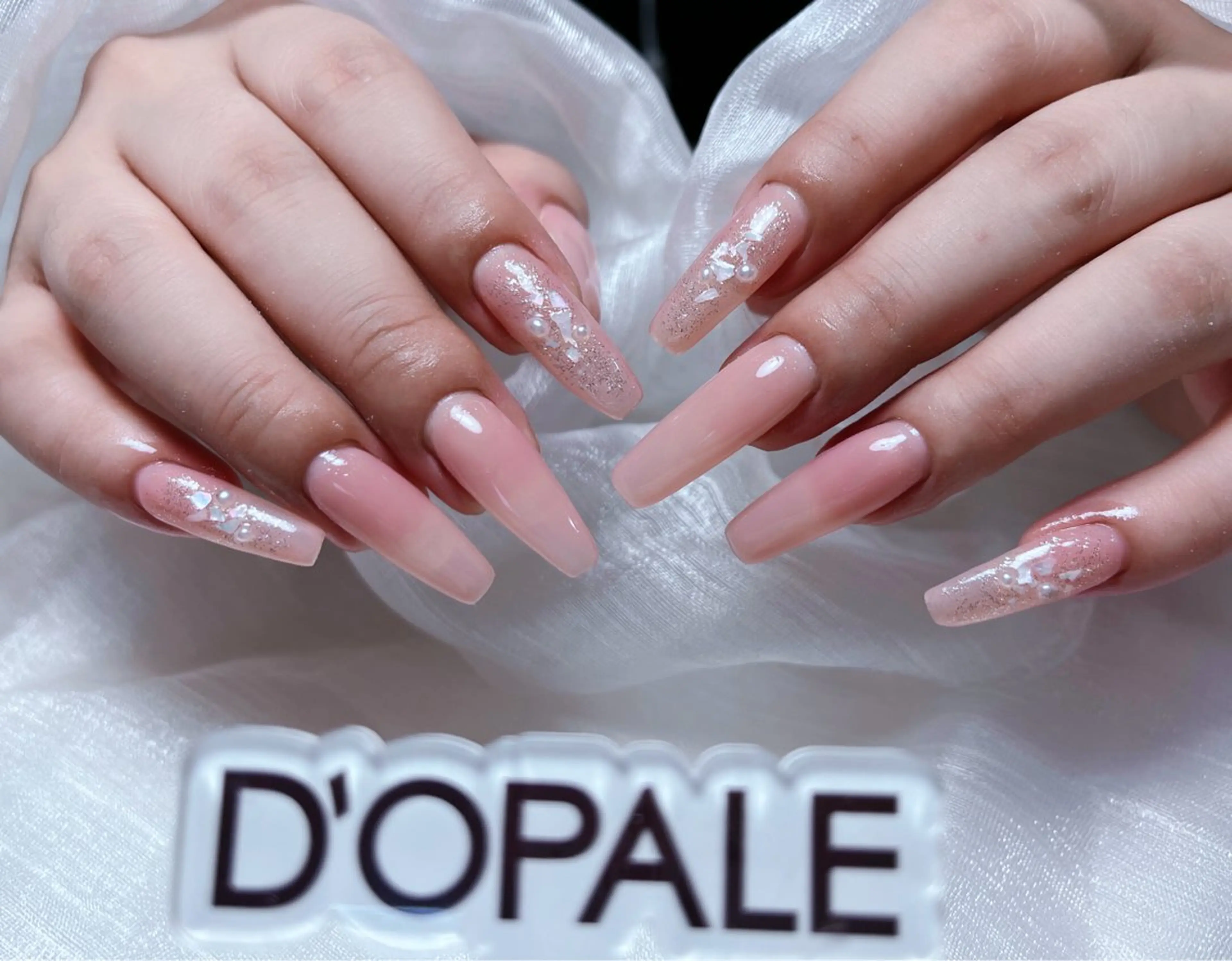 ネイル DOPALE、もも 彦奇のネイルデザイン