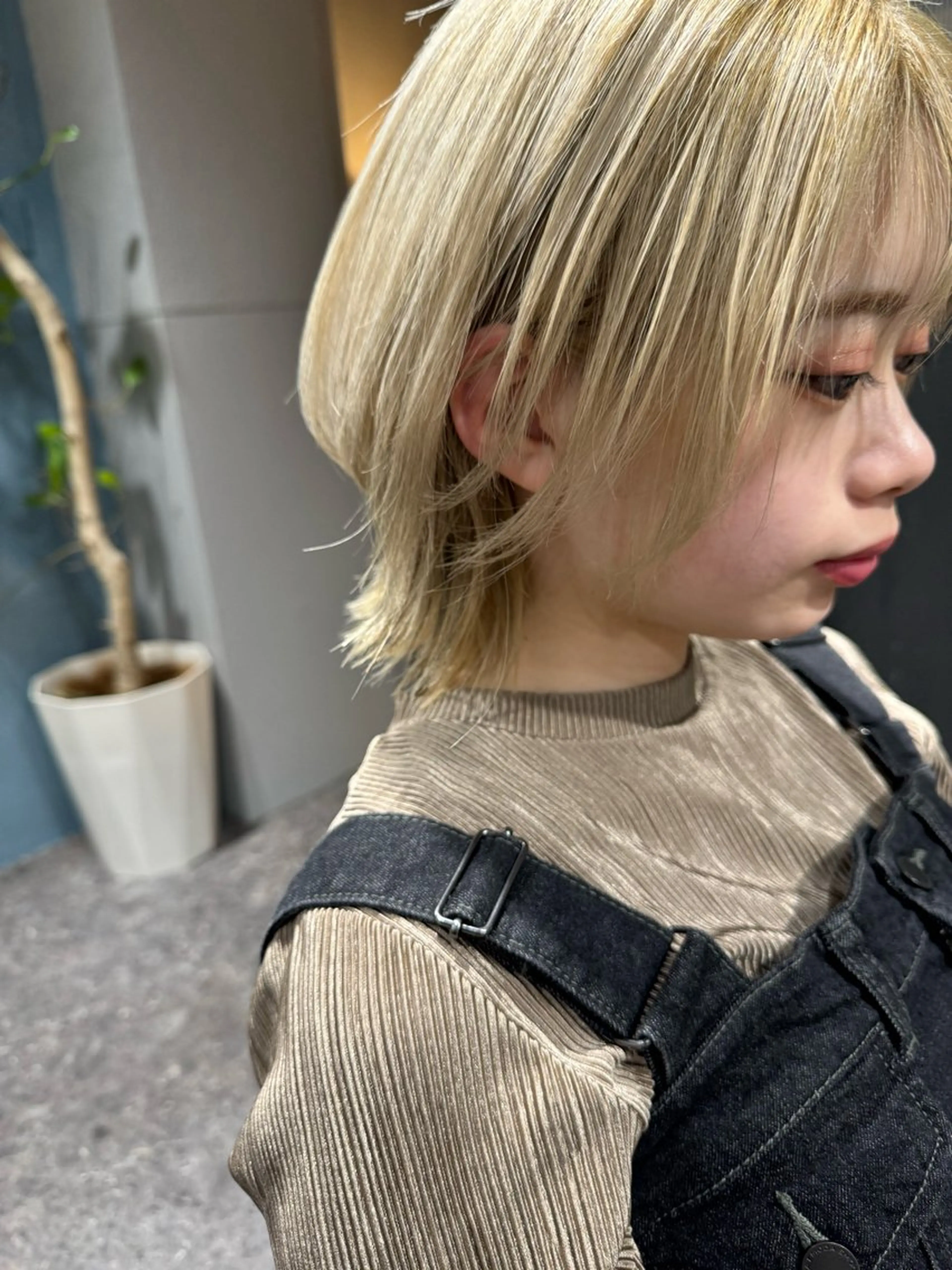 ショート カラー ベージュカラー ダブルカラー ミルクティーベージュ 髪質改善 ショートヘア カット ヘアカラー トリートメント OAK 中目黒のヘアスタイル