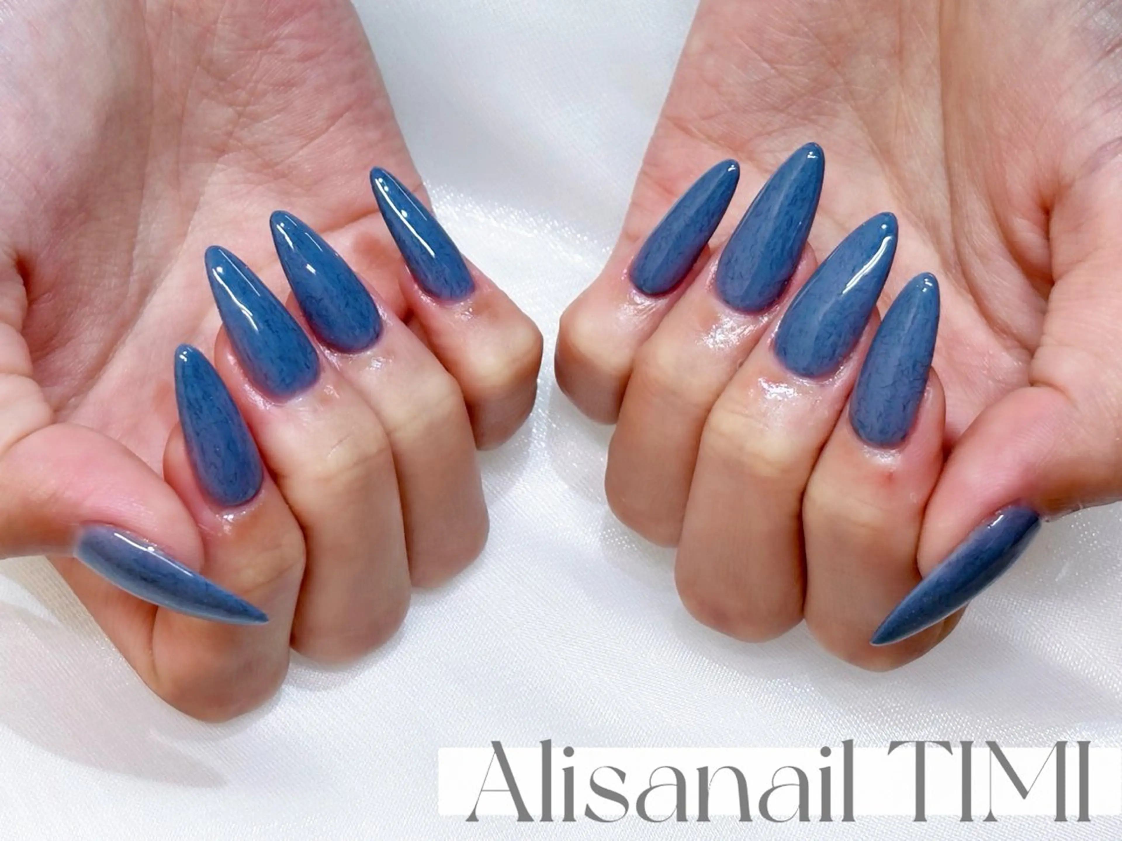 ネイル ブルー ワンカラーネイル ハンドネイル Alisa nail Timiのネイルデザイン