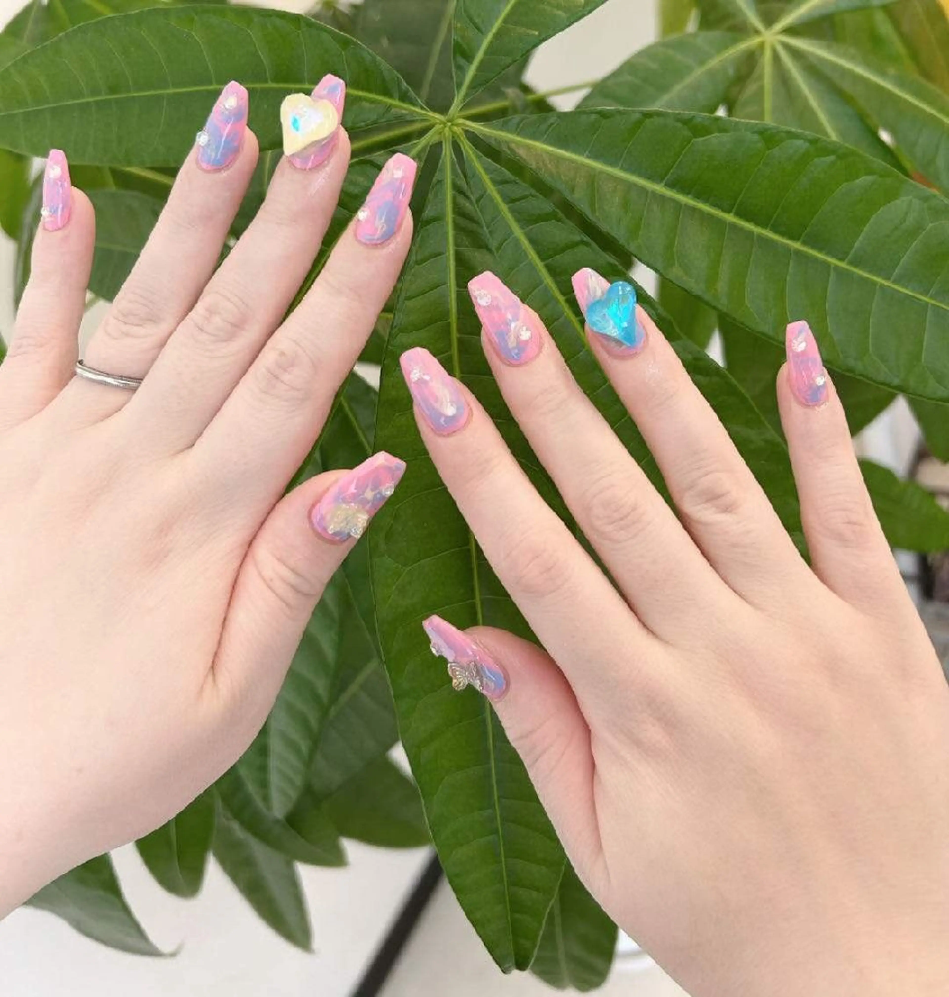ネイル 持ち込み ネイルサロンred veil所属・RiRi  ネイルサロンのネイルデザイン