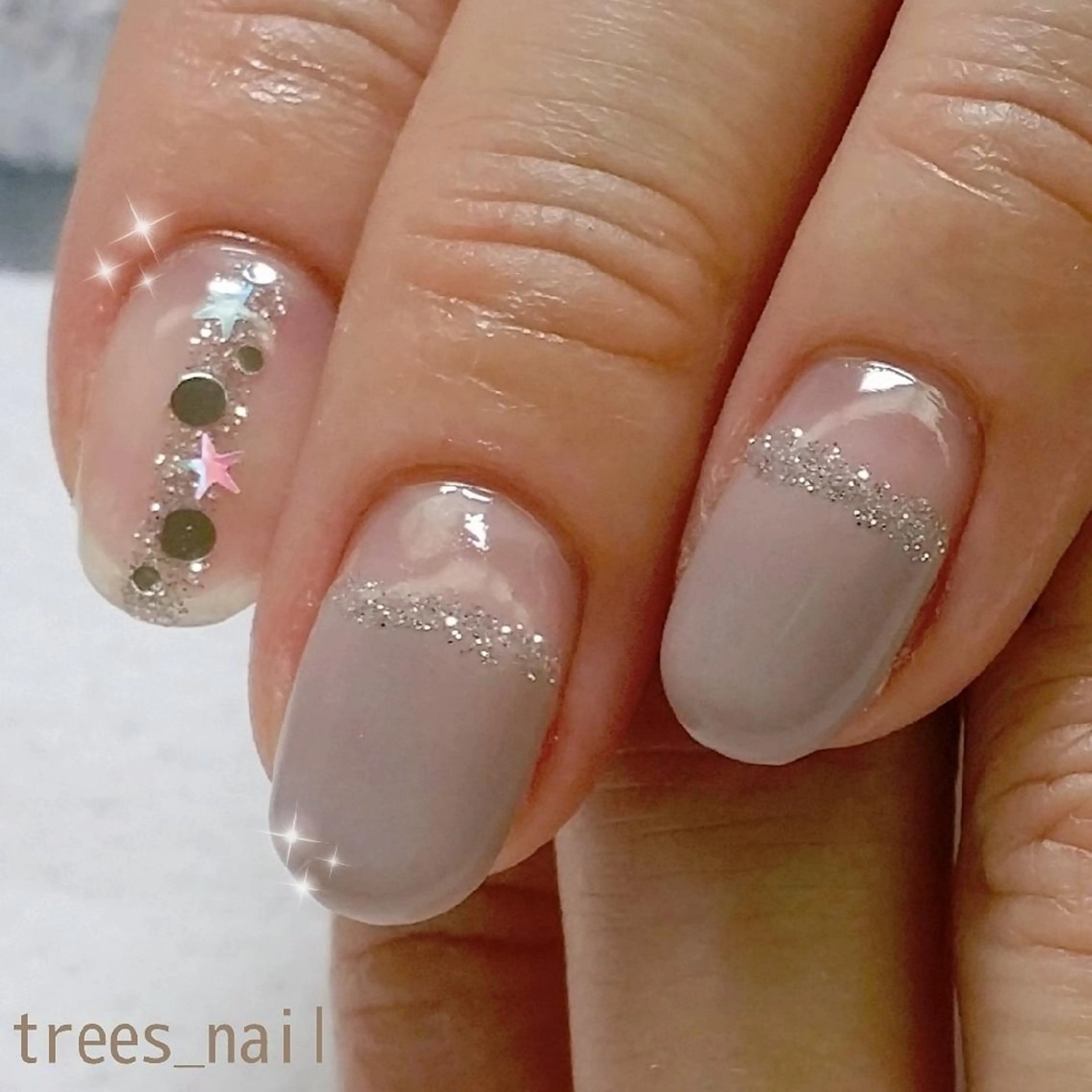 ネイル フレンチネイル ホログラムネイル ラメ(グリッター) ハンドネイル フットネイル trees_ nailのネイルデザイン