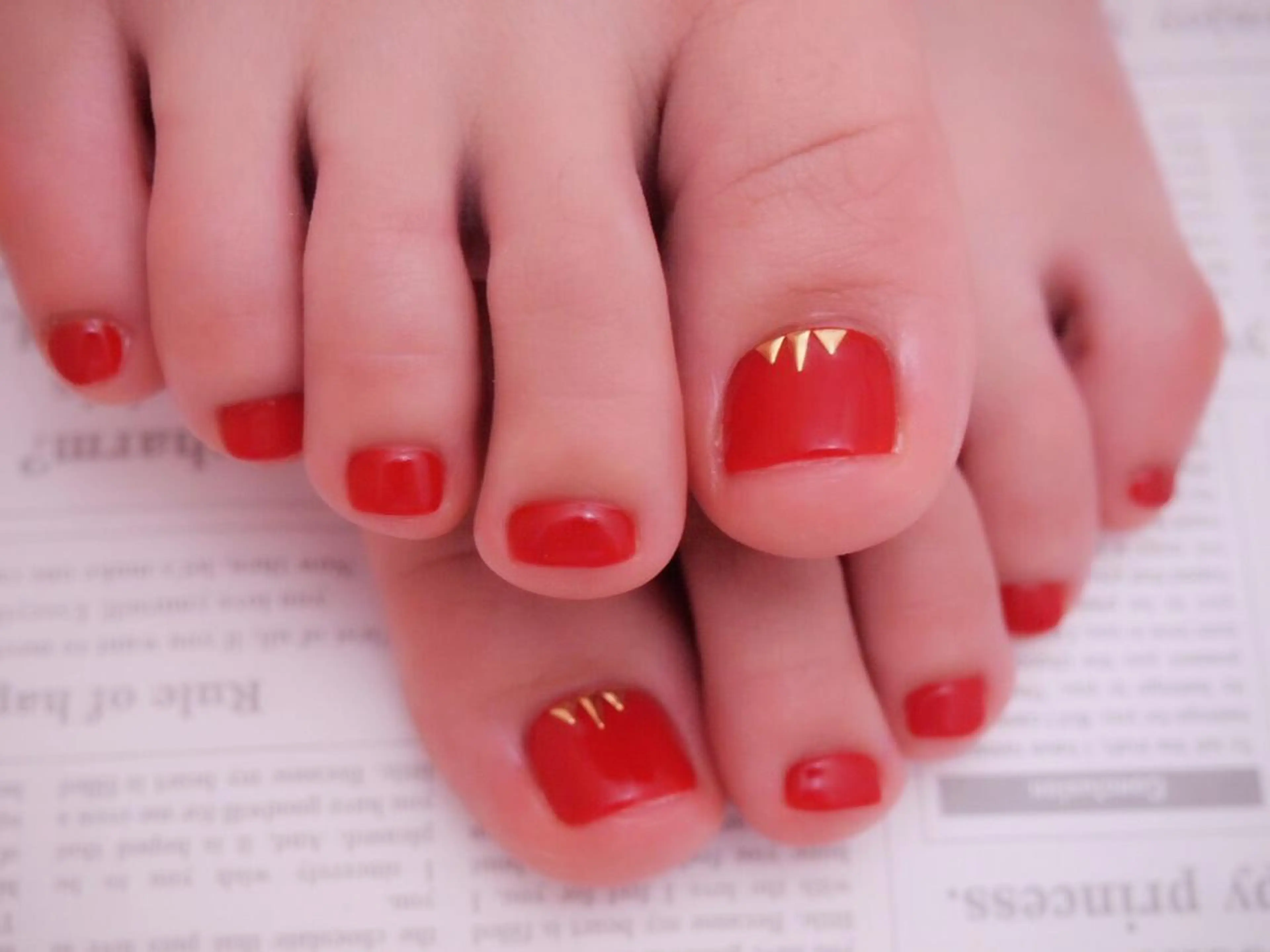 ネイル フットネイル 赤色 NAIL'S MODAのネイルデザイン