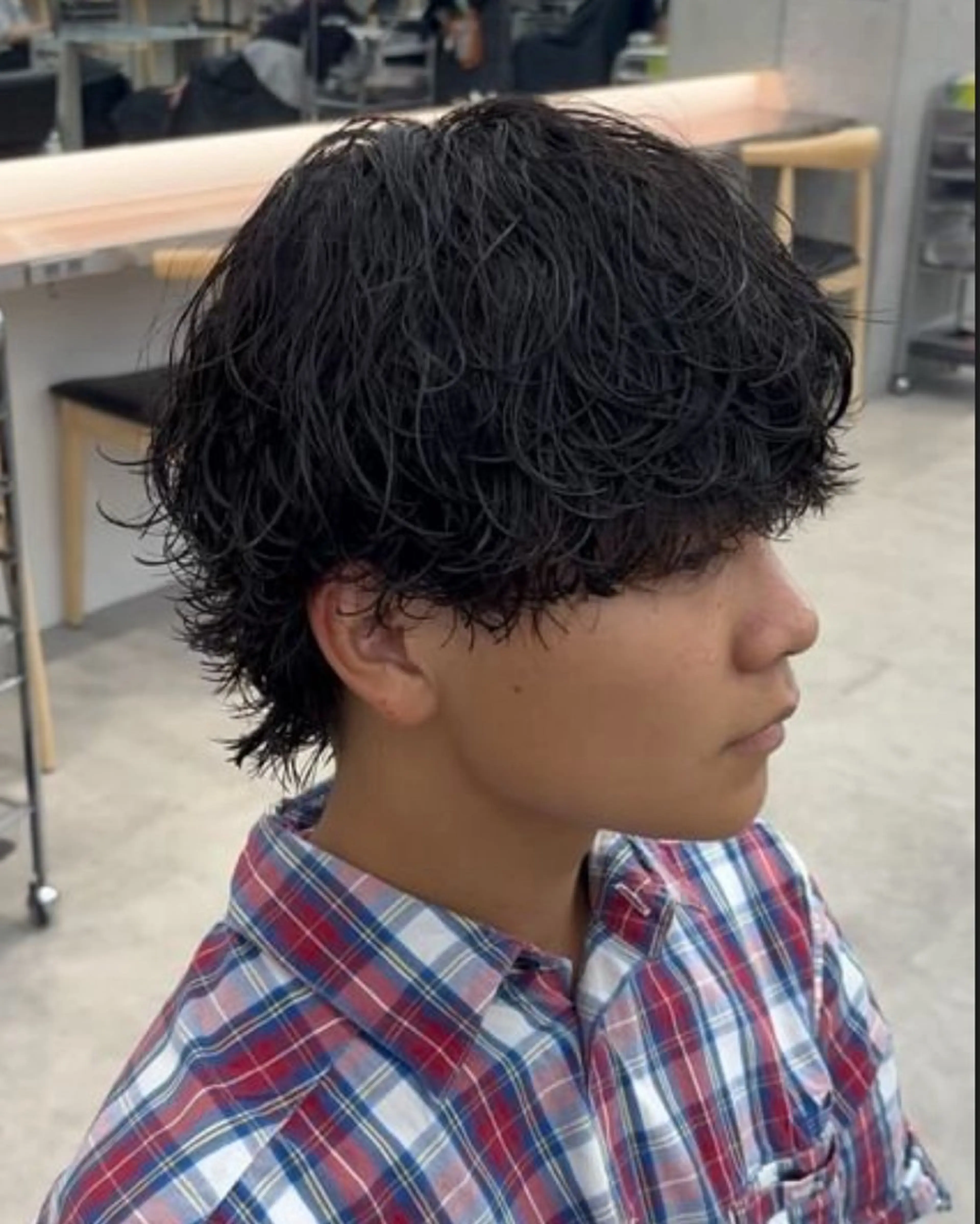 ショート カラー パーマ メンズ キッズ メンズパーマ 波巻きパーマ 外ハネヘア 栄💗メンズパーマ｜ ハイトーン｜haruのヘアスタイル