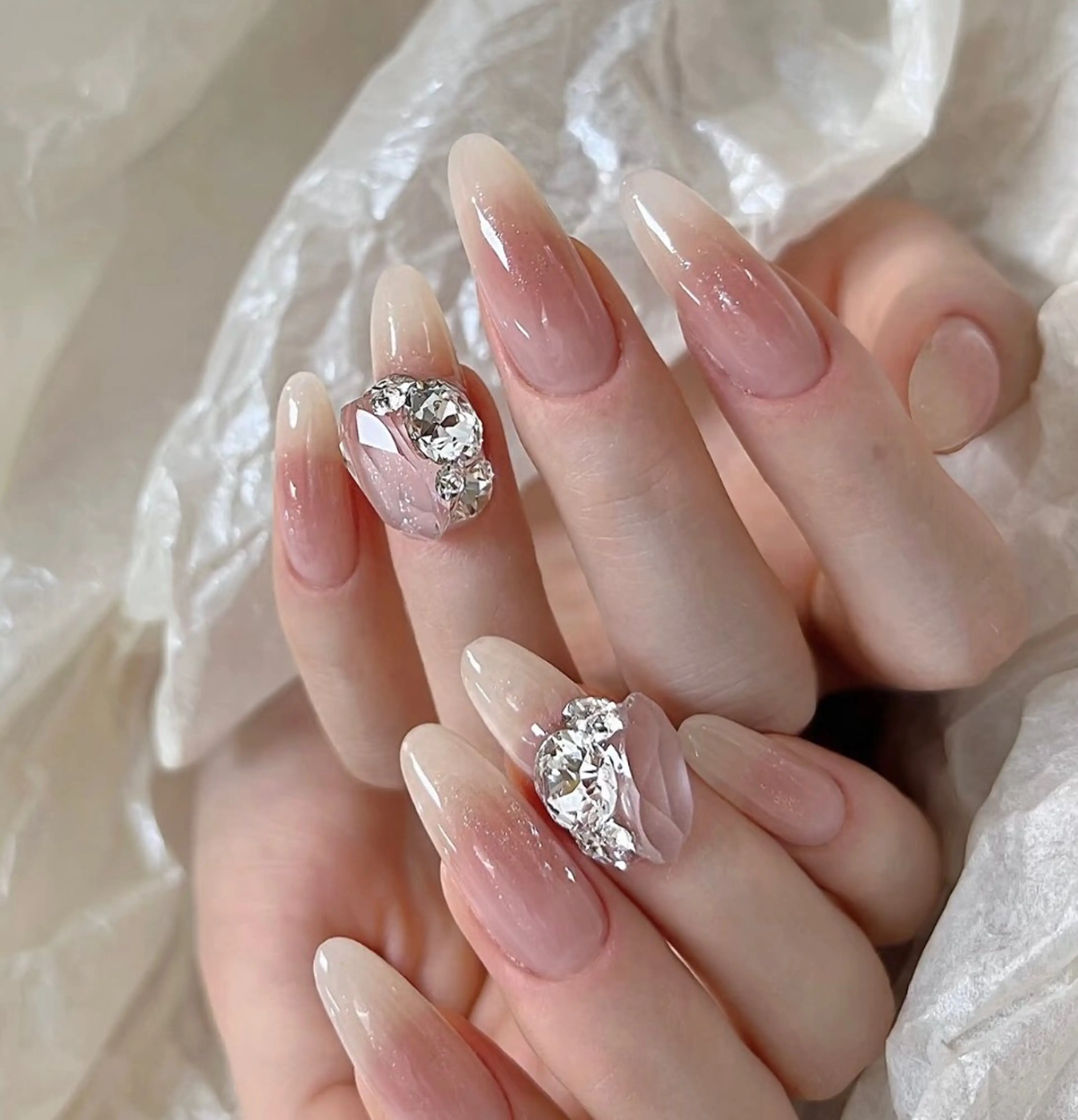 ワンホンチークネイル➕パーツ2個💖初回オフ無料💖¥6880の写真