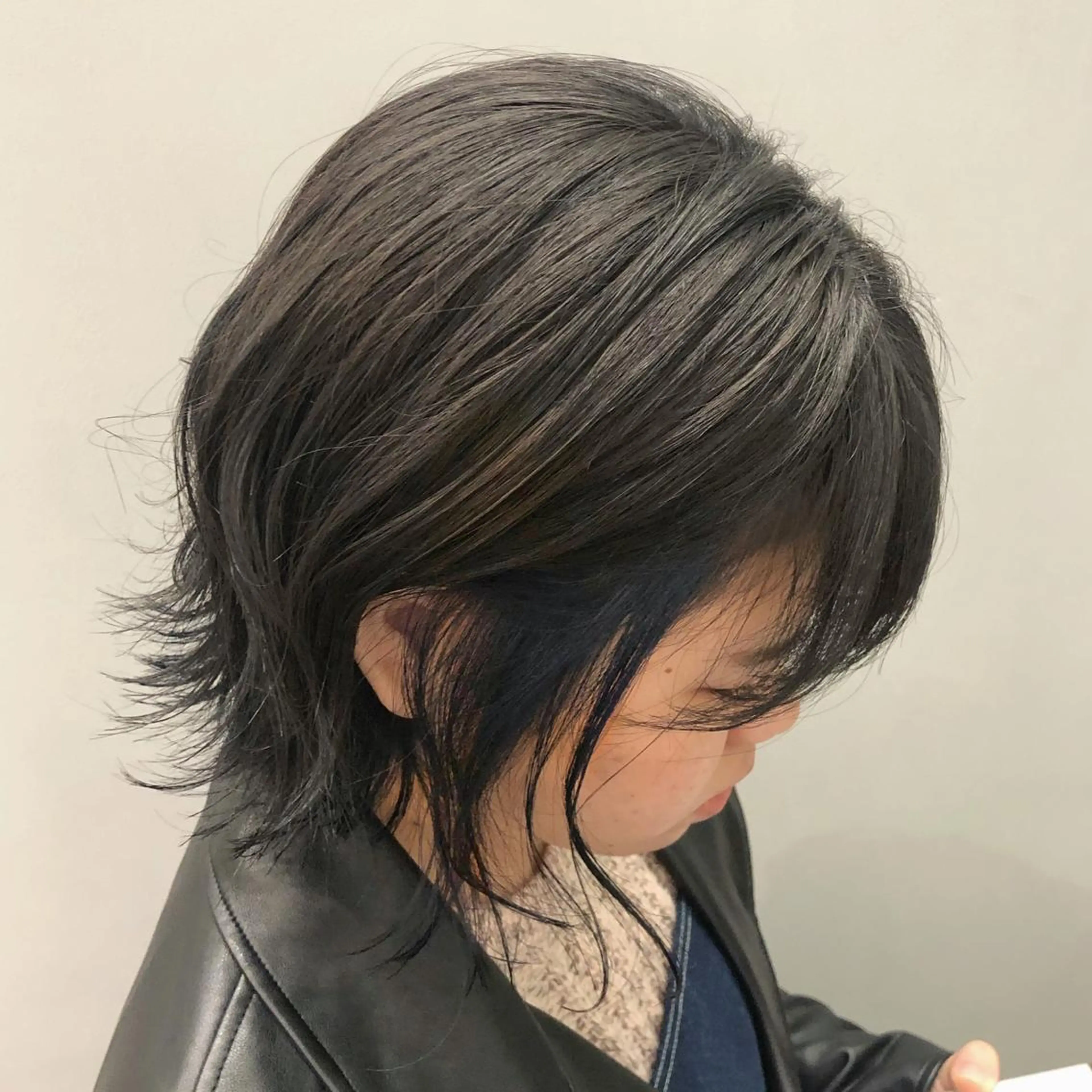 ショート カラー ブリーチ ブルーカラー 透明感カラー グレージュ 柏木  彩花のヘアスタイル