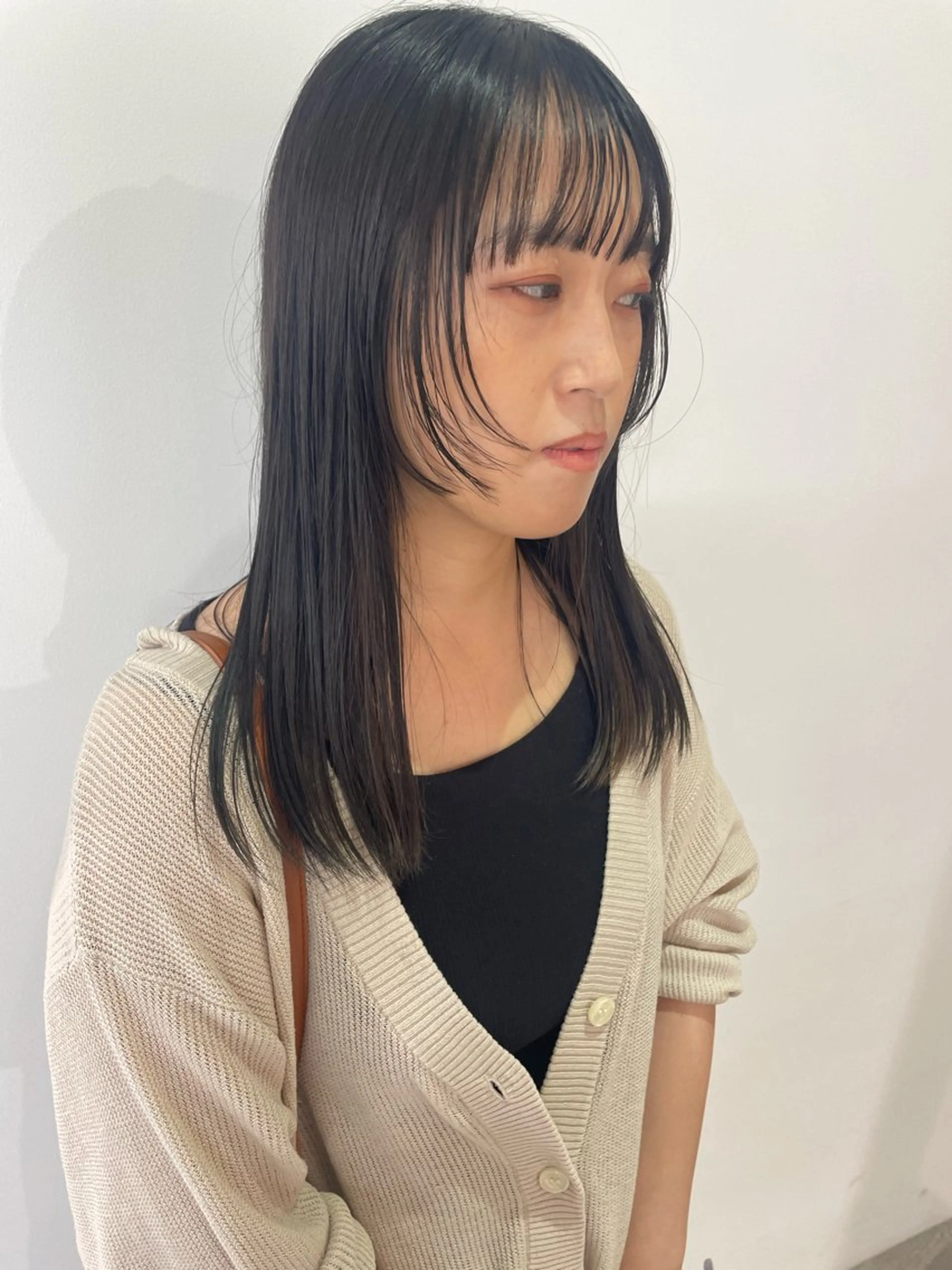 ミディアム カラー ミストバング ブリーチ ブラウンカラー デザインカラー ダブルカラー カット ヘアカラー トリートメント MIU/ルーツカラー ボブ/顔周りレイヤーのヘアスタイル