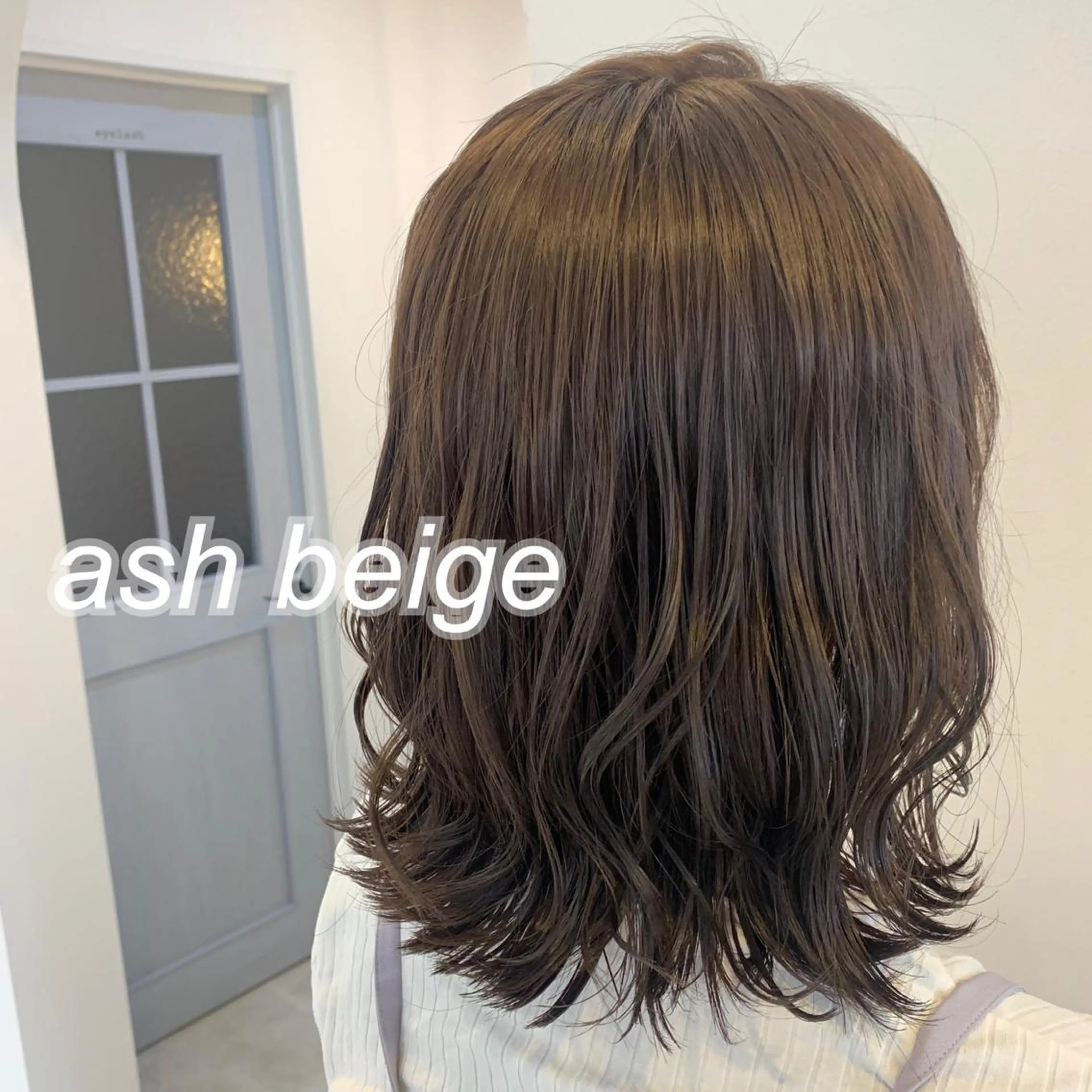 ミディアム カラー アッシュ ベージュカラー 卒業式のヘアスタイル cher. 新井瑞希のヘアスタイル