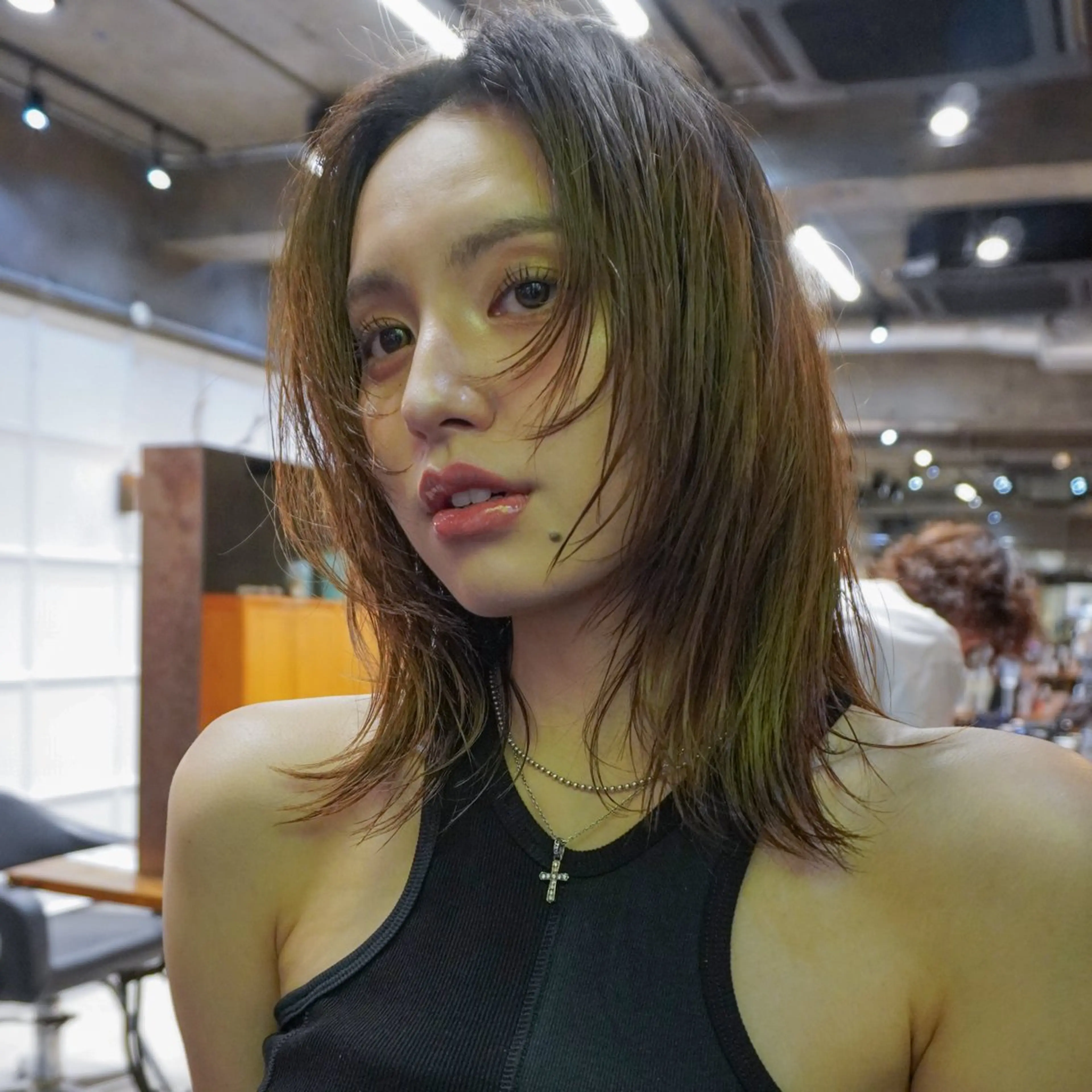 ミディアム カラー ミディアムレイヤー レイヤーカット カット ヘアカラー トリートメント ◽️モードヘア◽️ SHOUTOのヘアスタイル