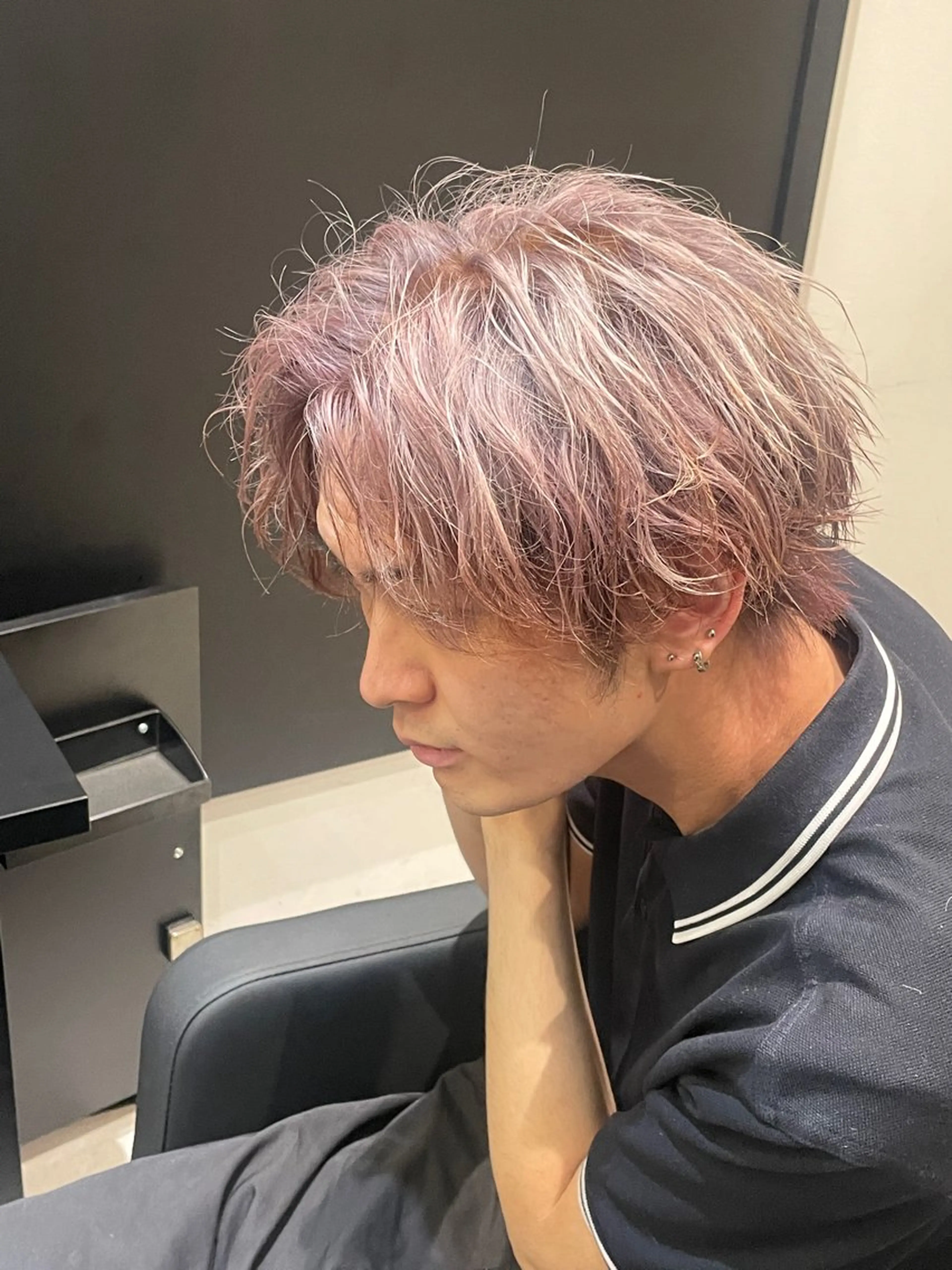 カラー ヘアカラー 韓国レイヤー➰北田 陸斗➰コテ巻きパーマのヘアスタイル