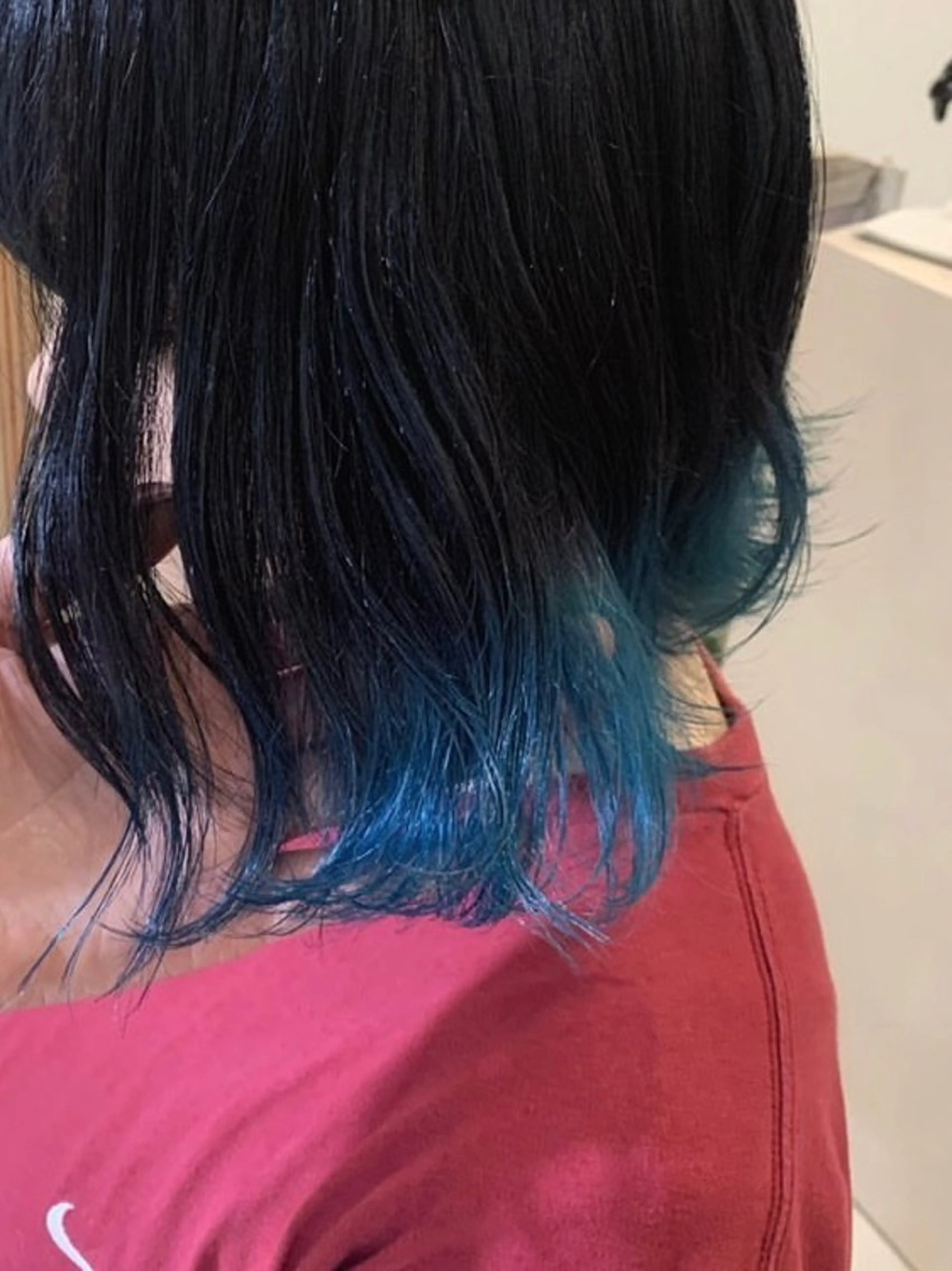 カラー 黒髪 ブルーカラー ブルーブラック 切りっぱなしボブ/ ブリーチカラー/大塚のヘアスタイル