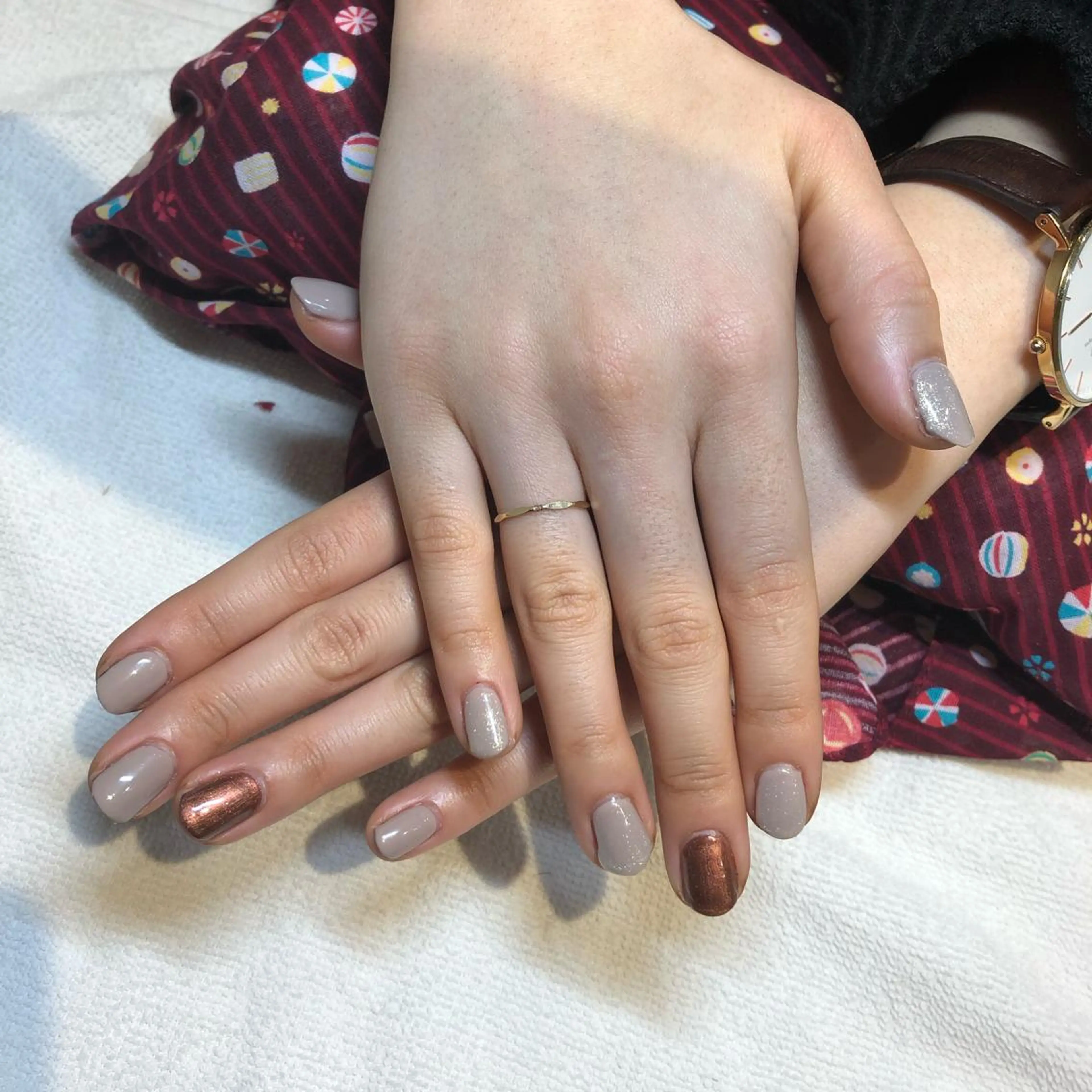 ネイル ラメ(グリッター) 伊東 彩花のヘアスタイル