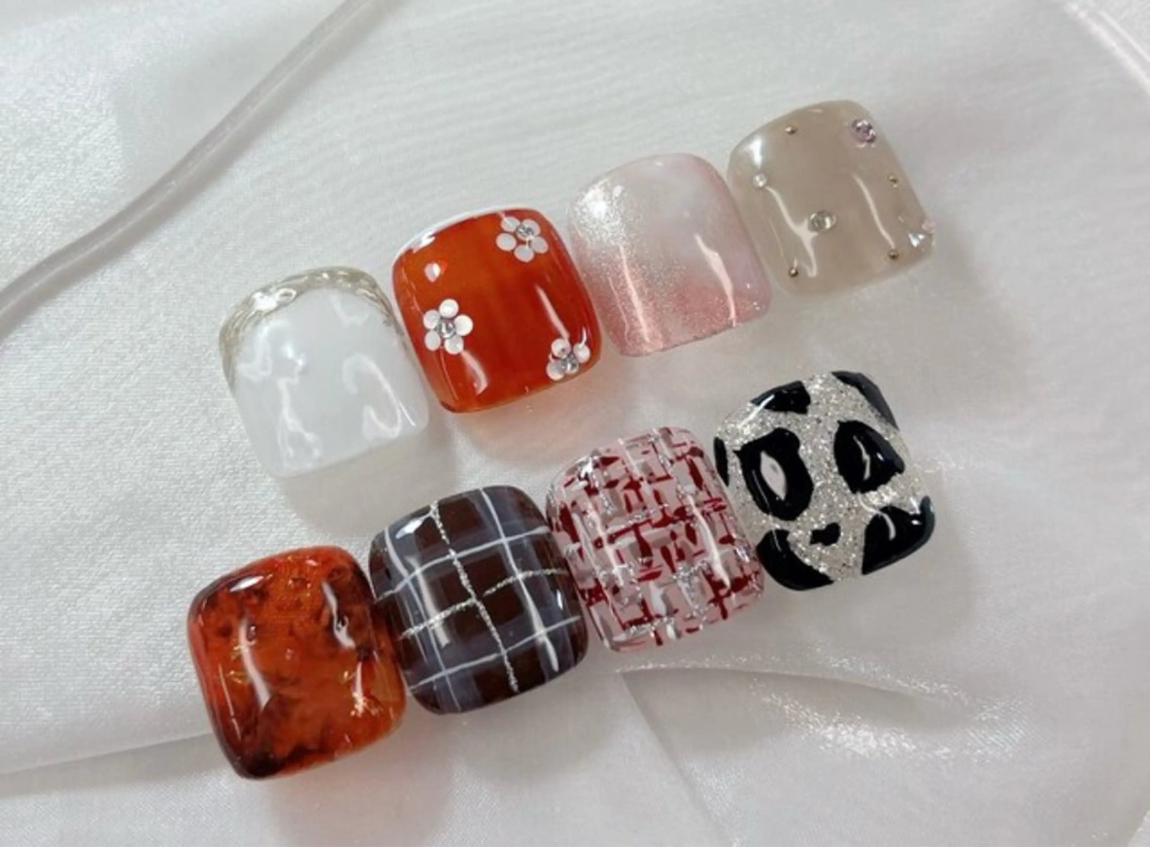【 フット🐾 】親指アートコース 🎨‎🤍(約70種類のサンプルから選べる✨カラー変更🉑） オフあり🍑の写真