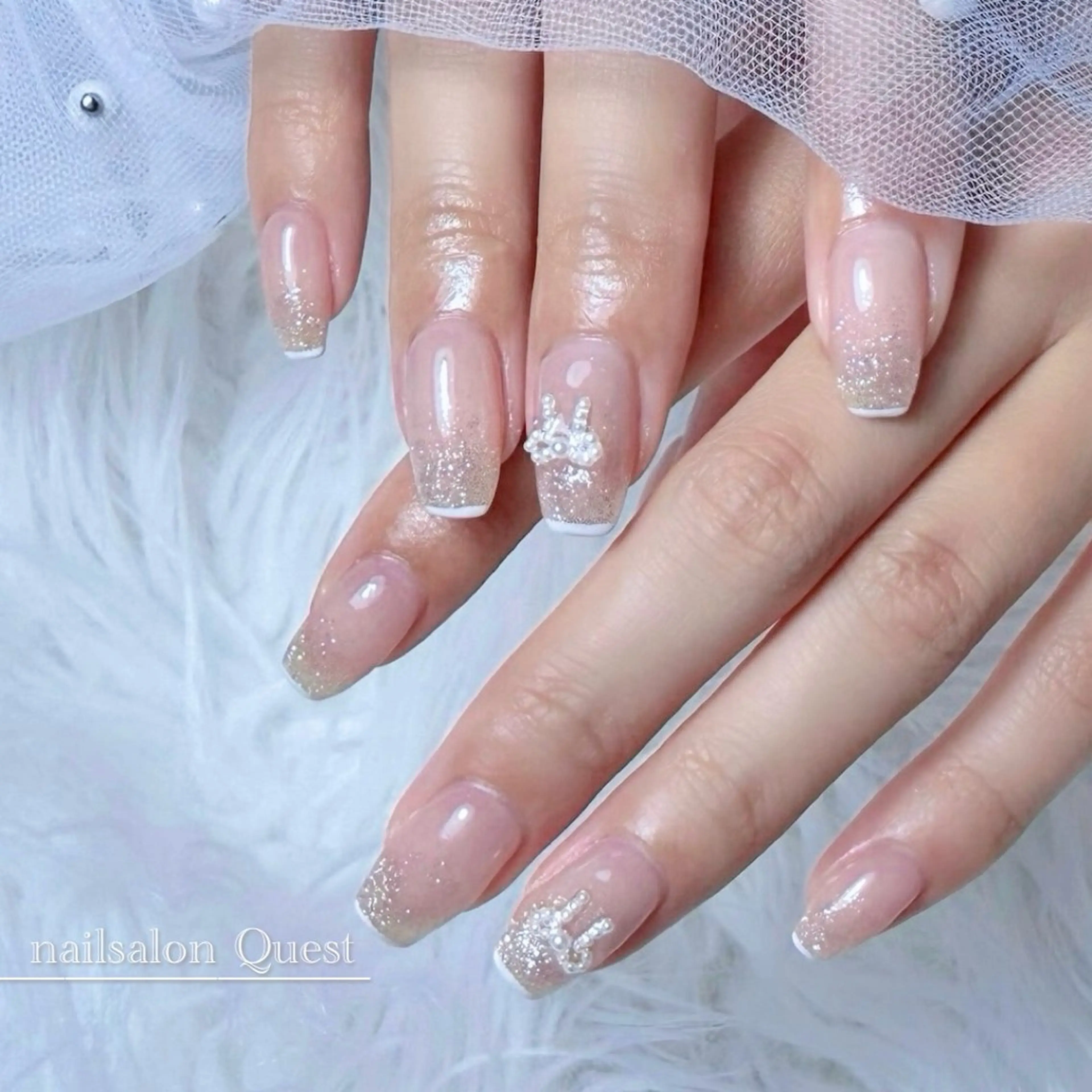 ネイル フレンチネイル ラメ(グリッター) ラメグラデーション リボン ハンドネイル nailsalon Questのネイルデザイン