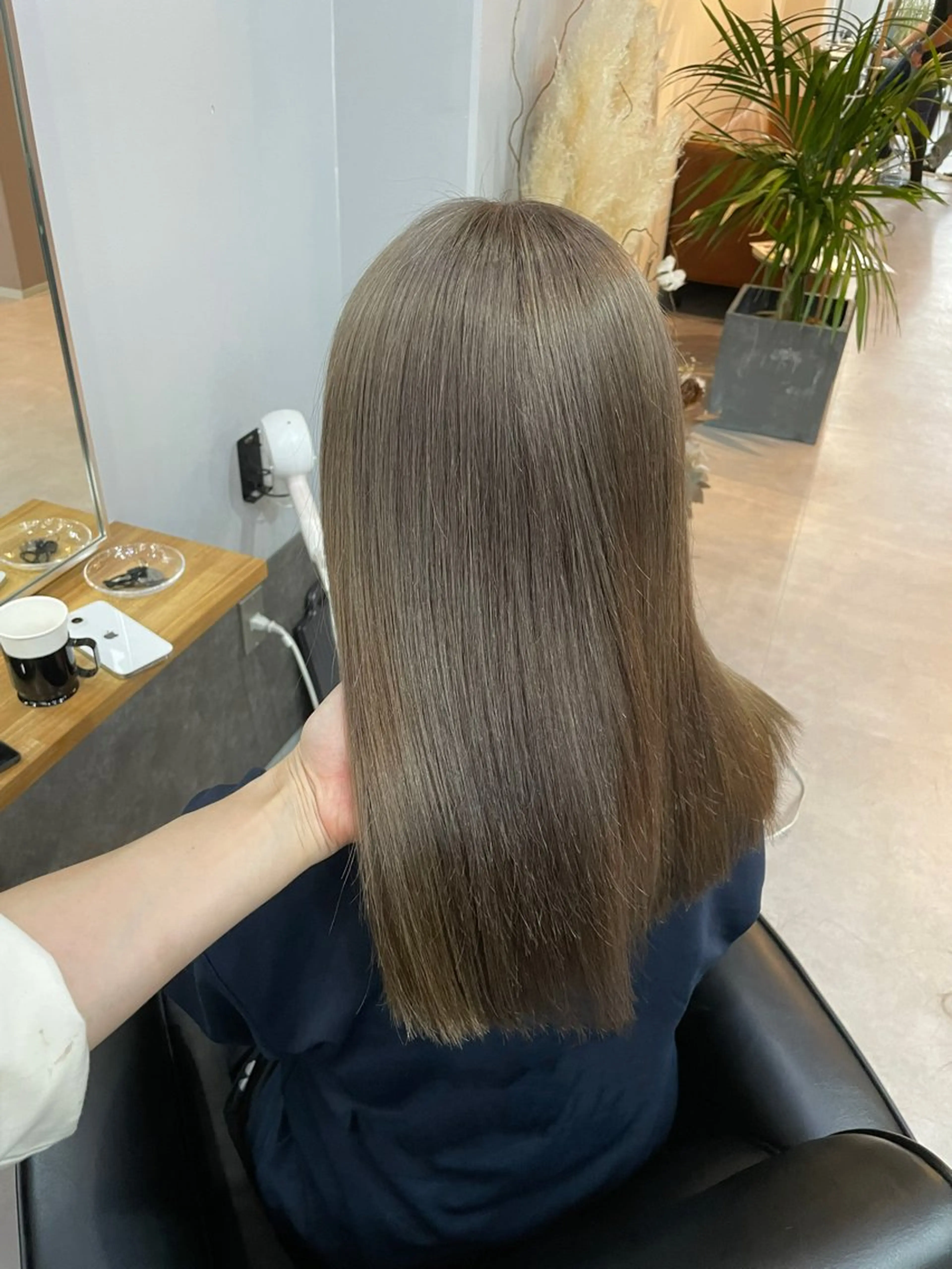 ロング カラー カット ヘアカラー ミルクティーベージュ ❤︎レイヤー　MIAのヘアスタイル