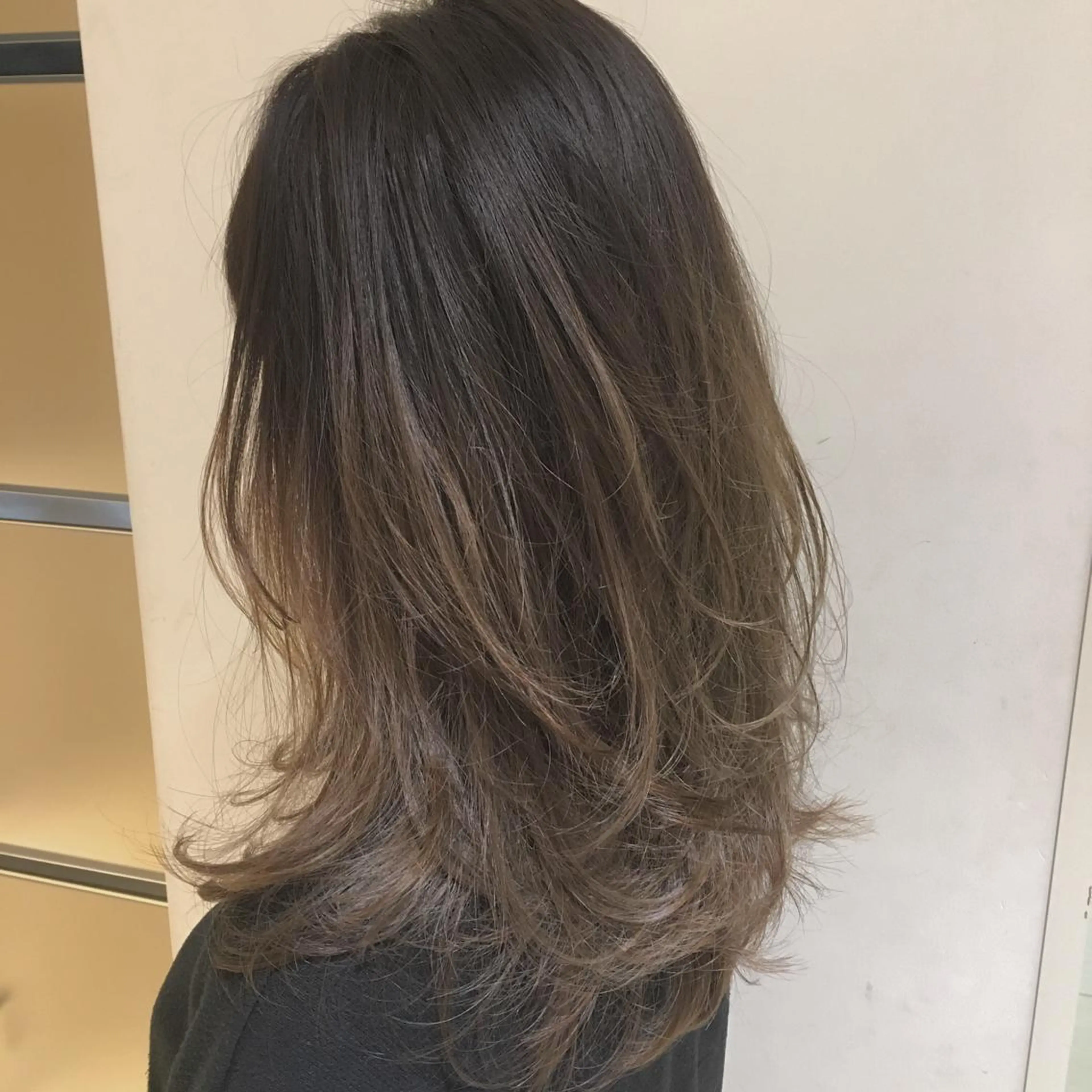 セミロング ケリーズグリーン所属・ボブ/艶ハイトーン 森田/嵩士のヘアスタイル