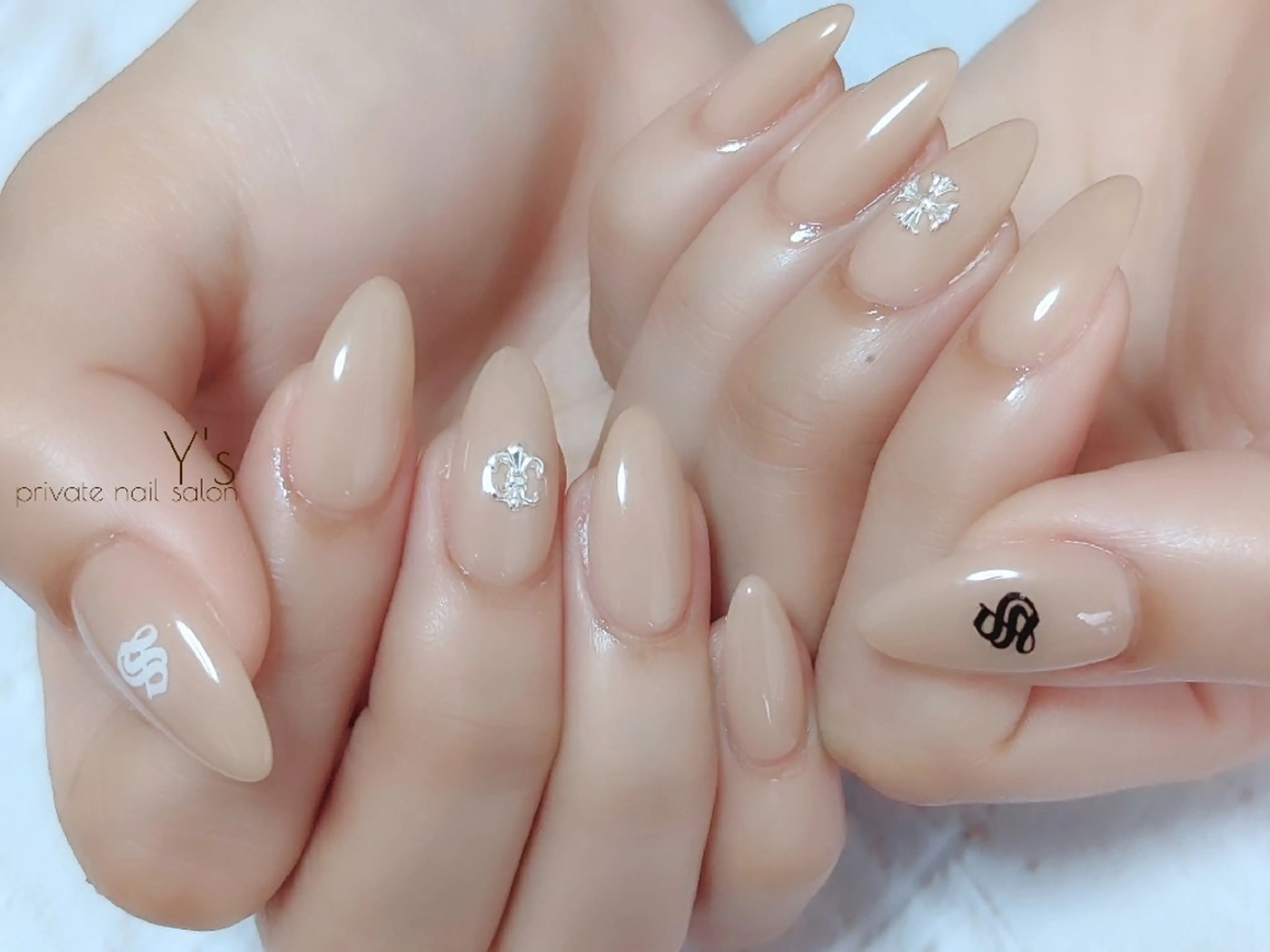 ネイル YUMI NAGAI  のネイルデザイン