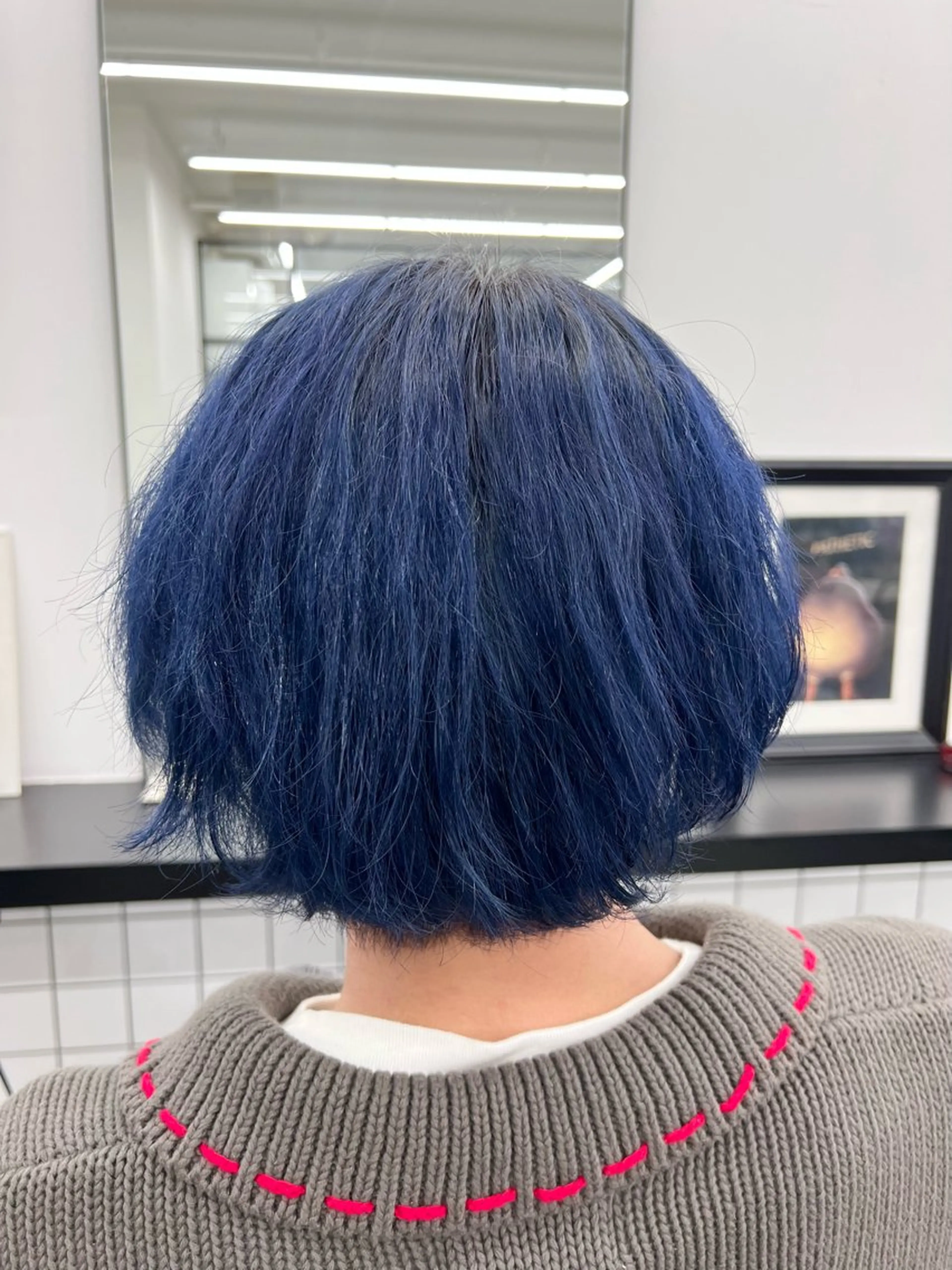 ショート カラー ブリーチ ブルーカラー ネイビーカラー あすか JILLSTUDIOのヘアスタイル