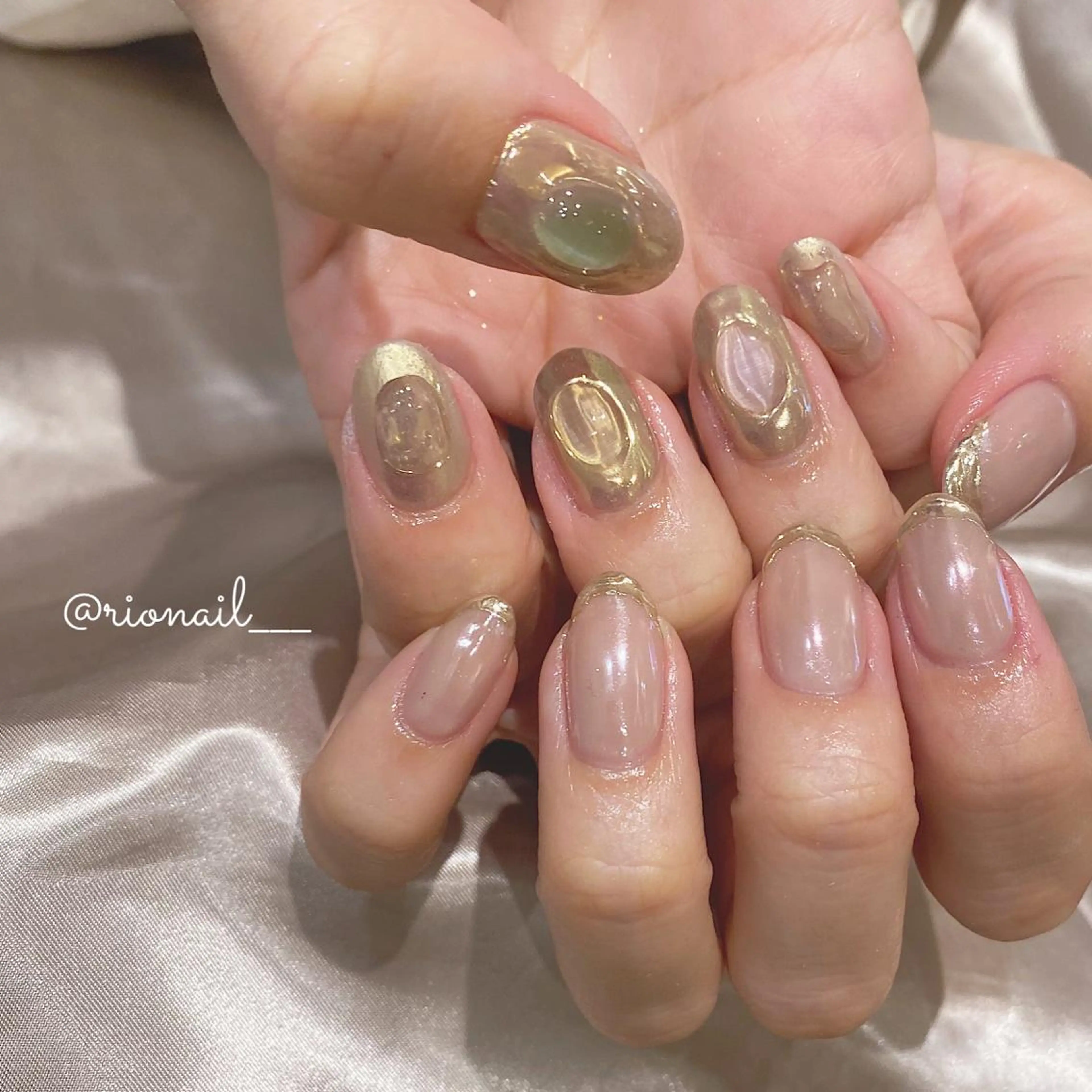 ネイル アートネイル 𝘙𝘪𝘰𝘯𝘢 ...🕯🤍のネイルデザイン