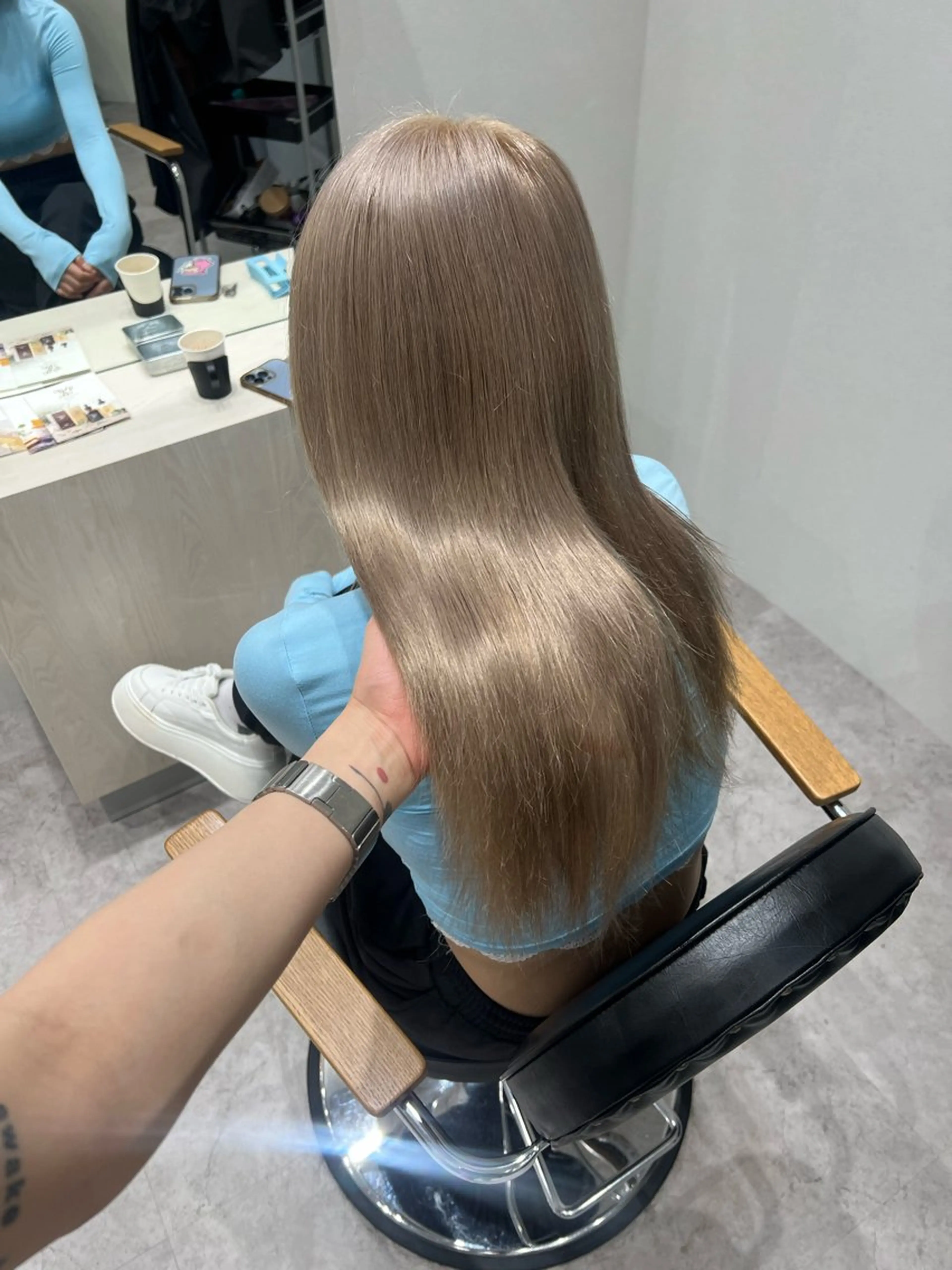 ロング カラー ベージュカラー ブリーチ デザインカラー ダブルカラー イヤリングカラー ヘアカラー SOYONなんば店 ／韓国風のヘアスタイル