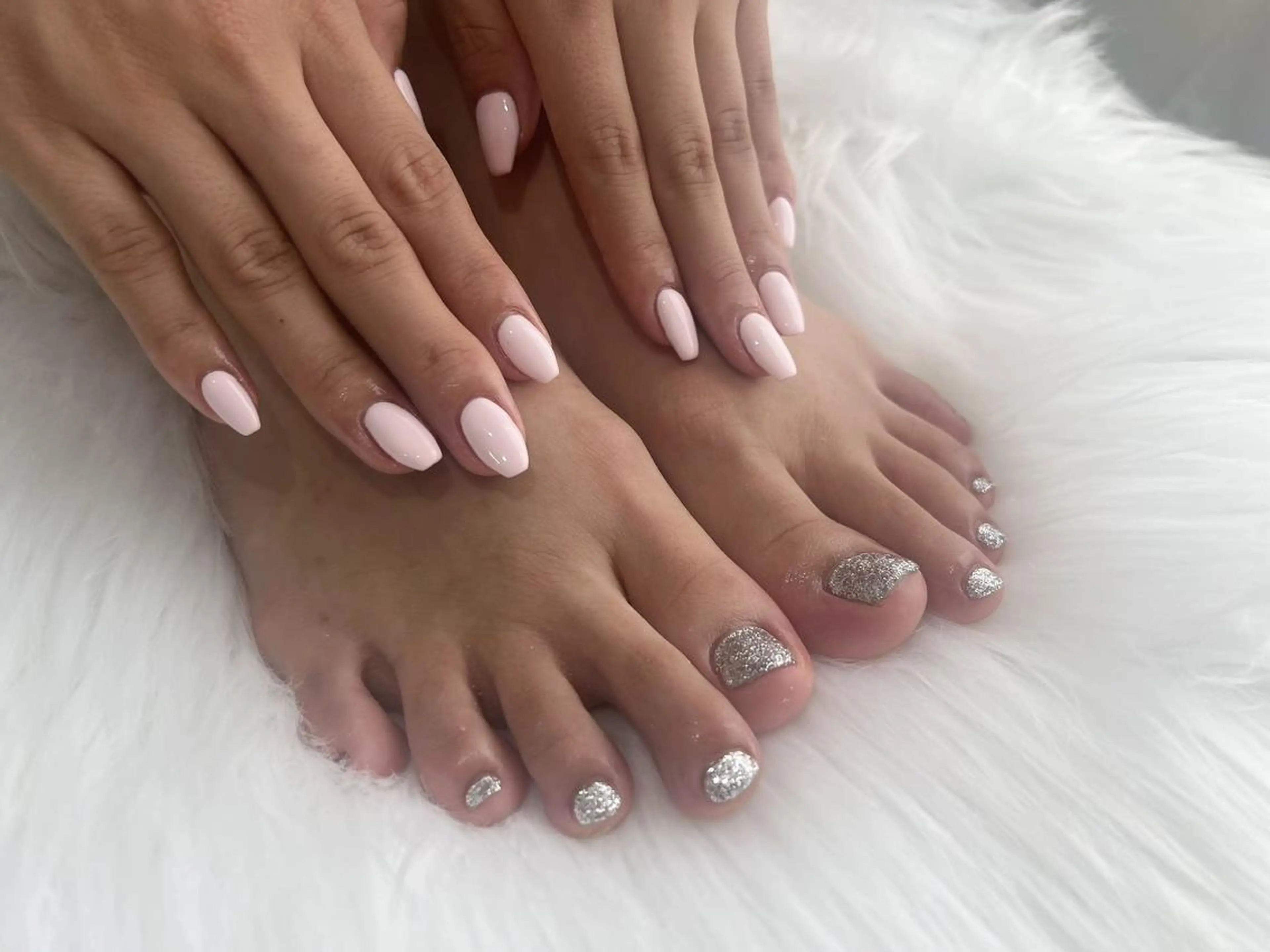 ネイル フットネイル ワンカラーネイル ピンク シルバー Salon chou chou所属・chouchou renaのネイルデザイン