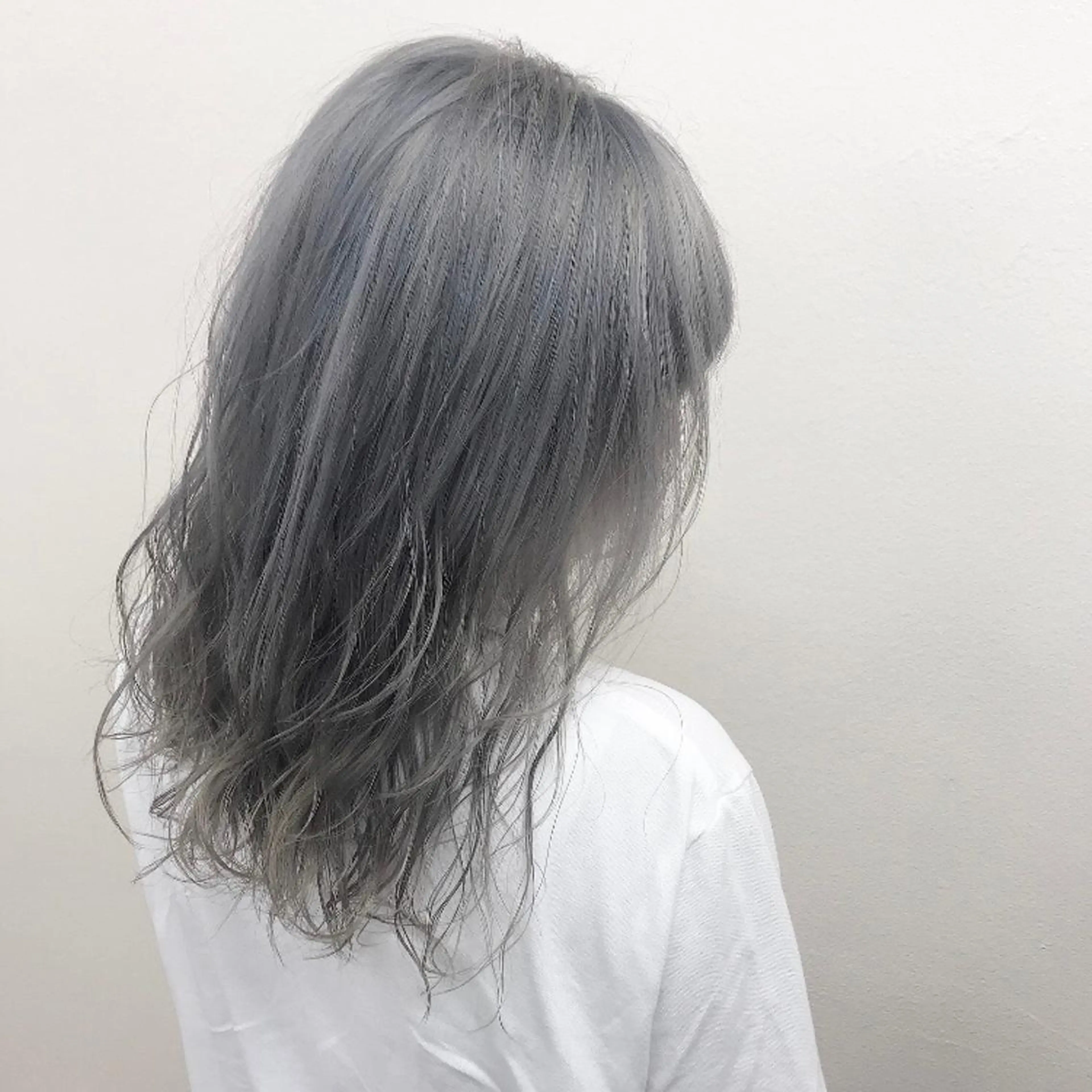 ミディアム カラー 🩵ハイトーン 美咲🩵のヘアスタイル