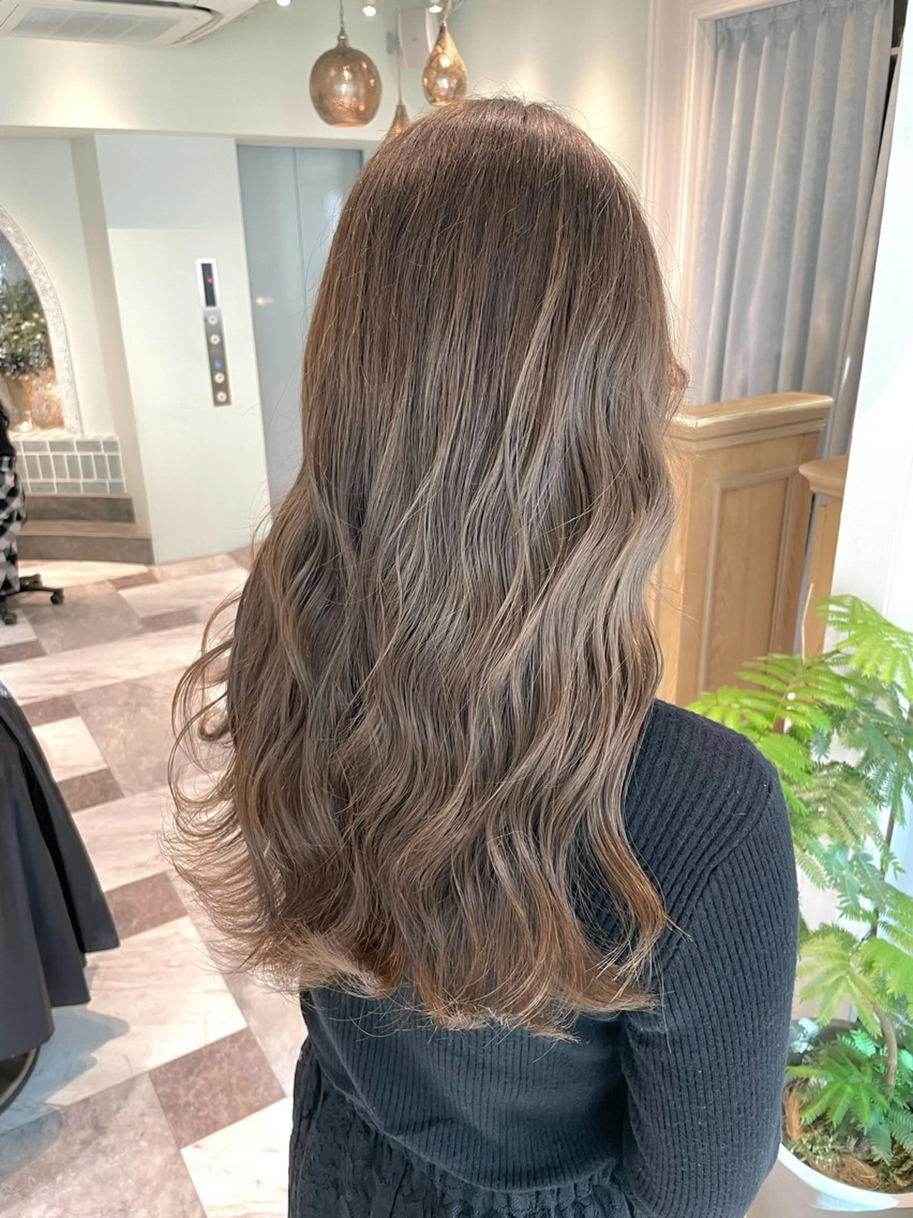 ロング カラー ベージュカラー 黒髪 ブリーチ ブルーカラー ブルーブラック カット ヘアカラー トリートメント 木屋元一/透明感 /レイヤー/顔まわりのヘアスタイル