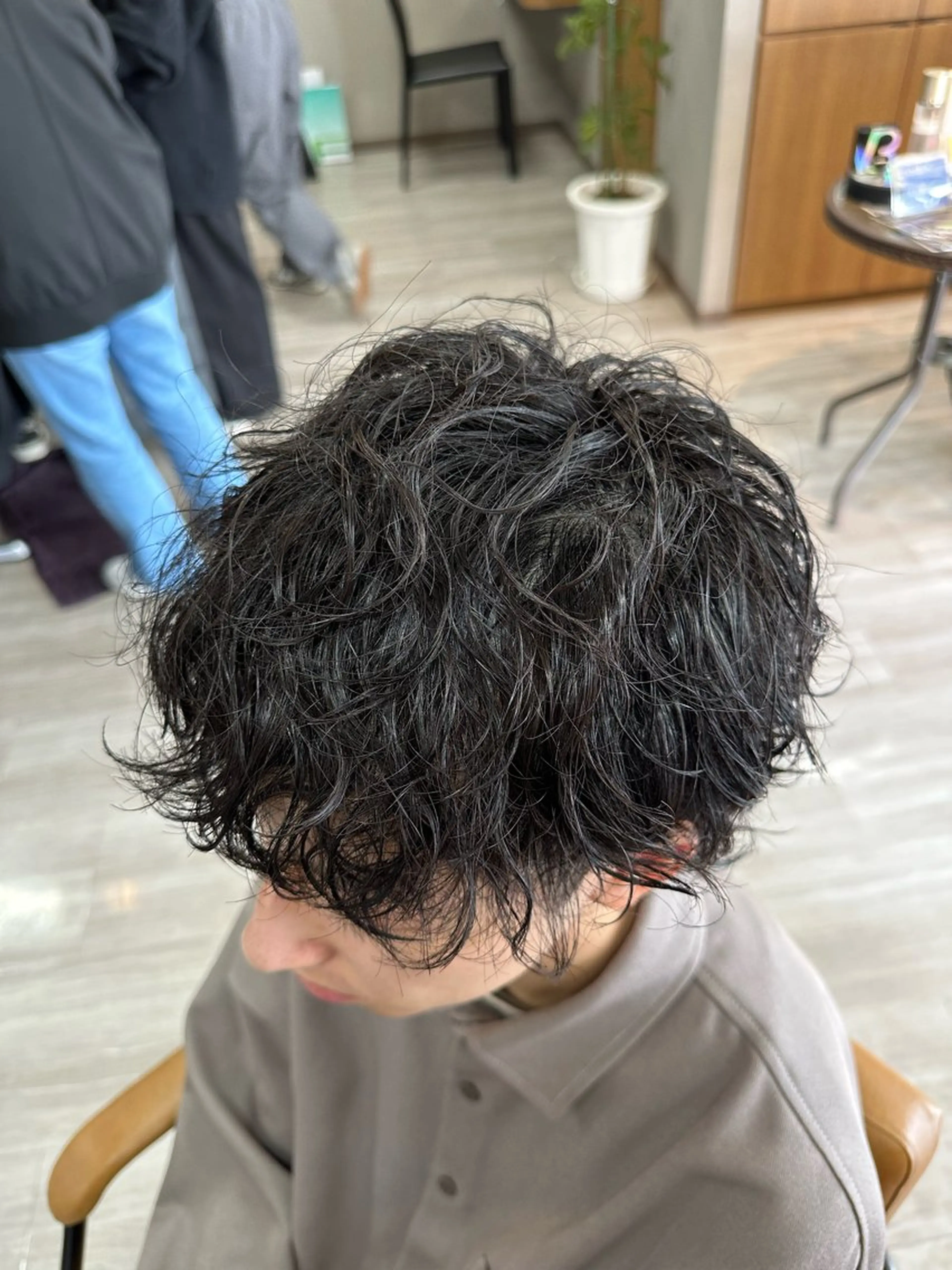 パーマ メンズ メンズパーマ メンズツイストパーマ ツイストパーマ arika オケシ リョウダイのヘアスタイル