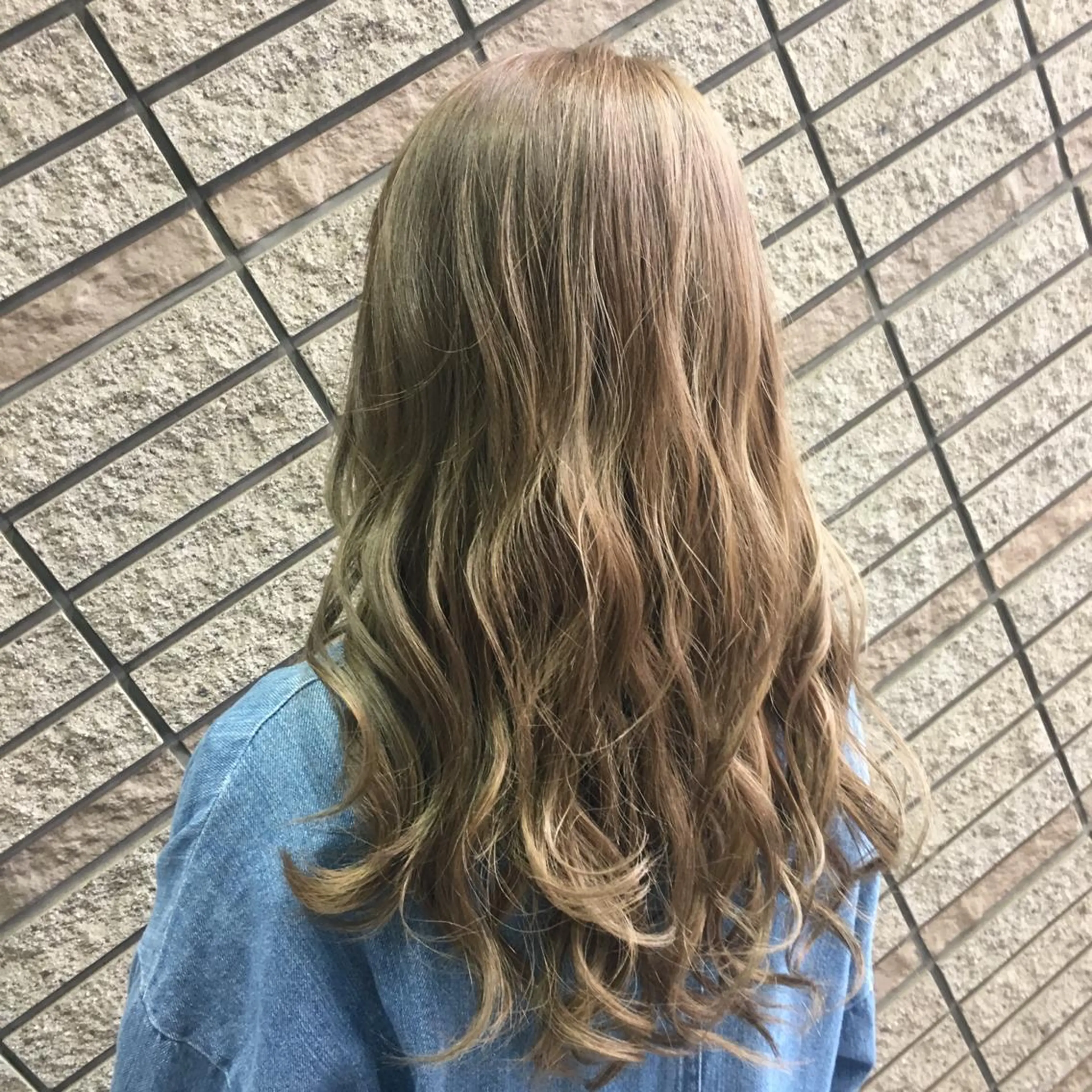カラー ベージュカラー イルミナカラー ミルクティーベージュ 外国人風カラー カット ヘアカラー トリートメント N° jillva ♦️川端裕司♦️のヘアスタイル