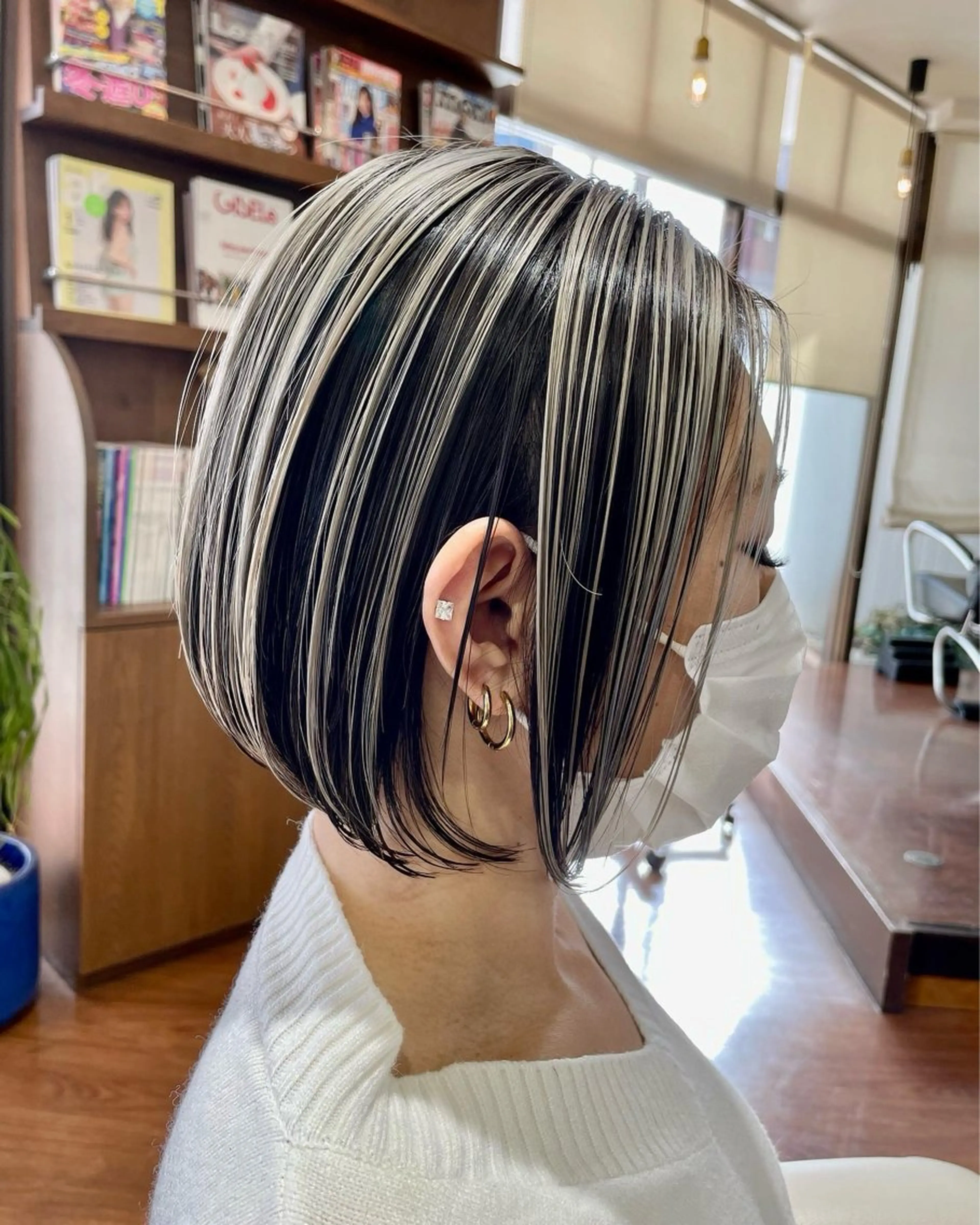 ショート カラー ボブレイヤー ベージュカラー ホワイトベージュ ボブ レイヤーカット 岩本 ヨシハルのヘアスタイル