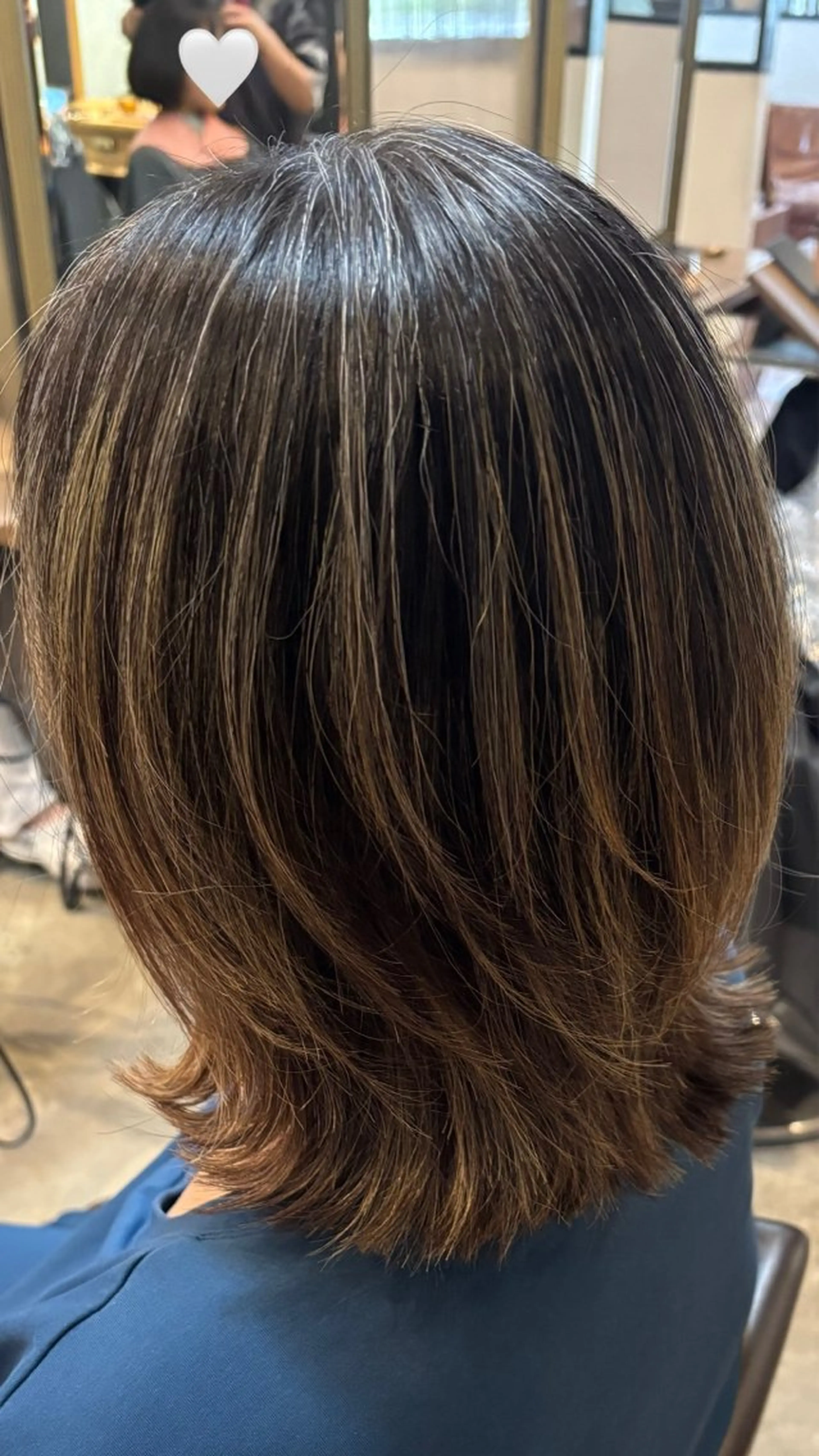 ミディアム くびれヘア 前田 つかさのヘアスタイル