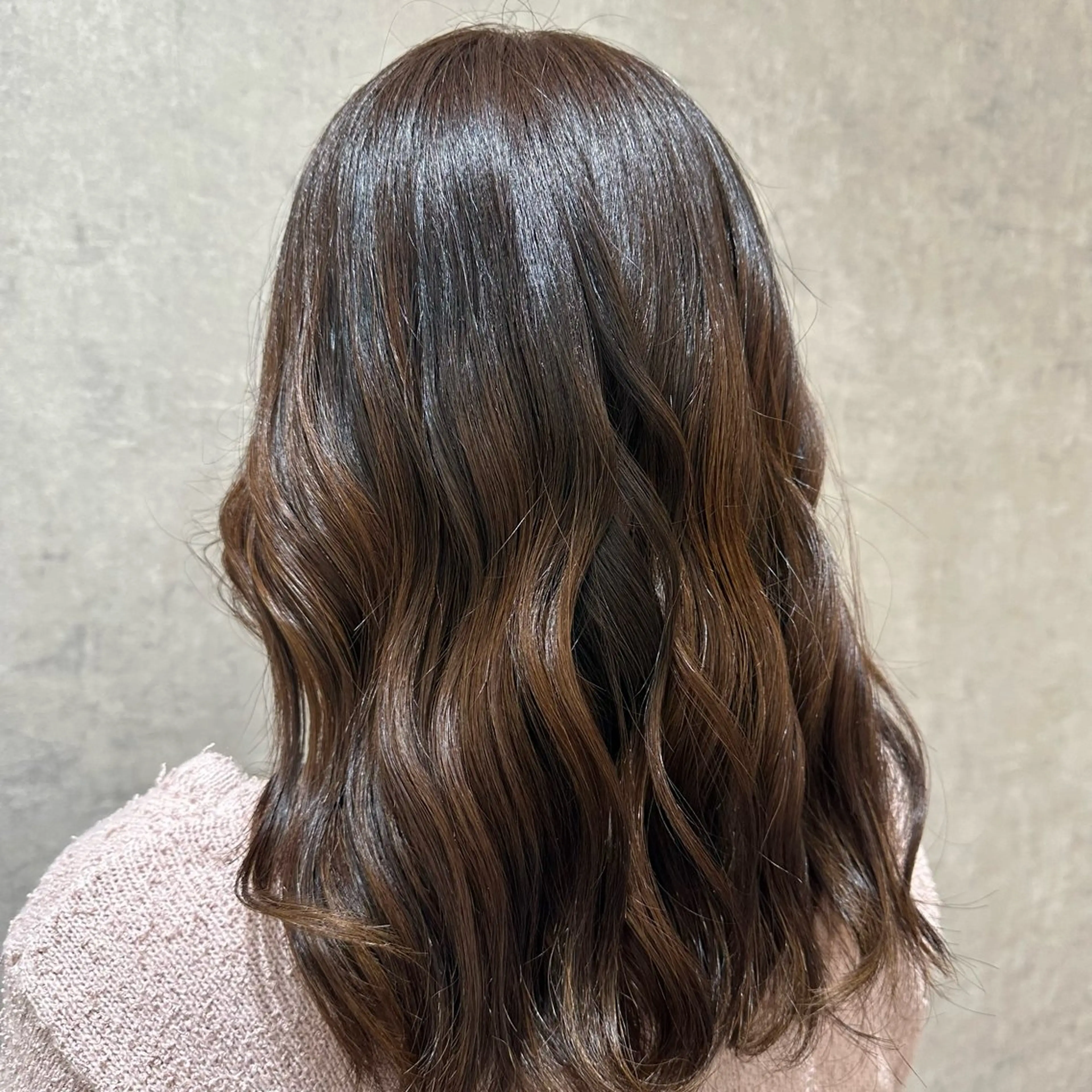 ミディアム カラー 小島 姫奈里のヘアスタイル