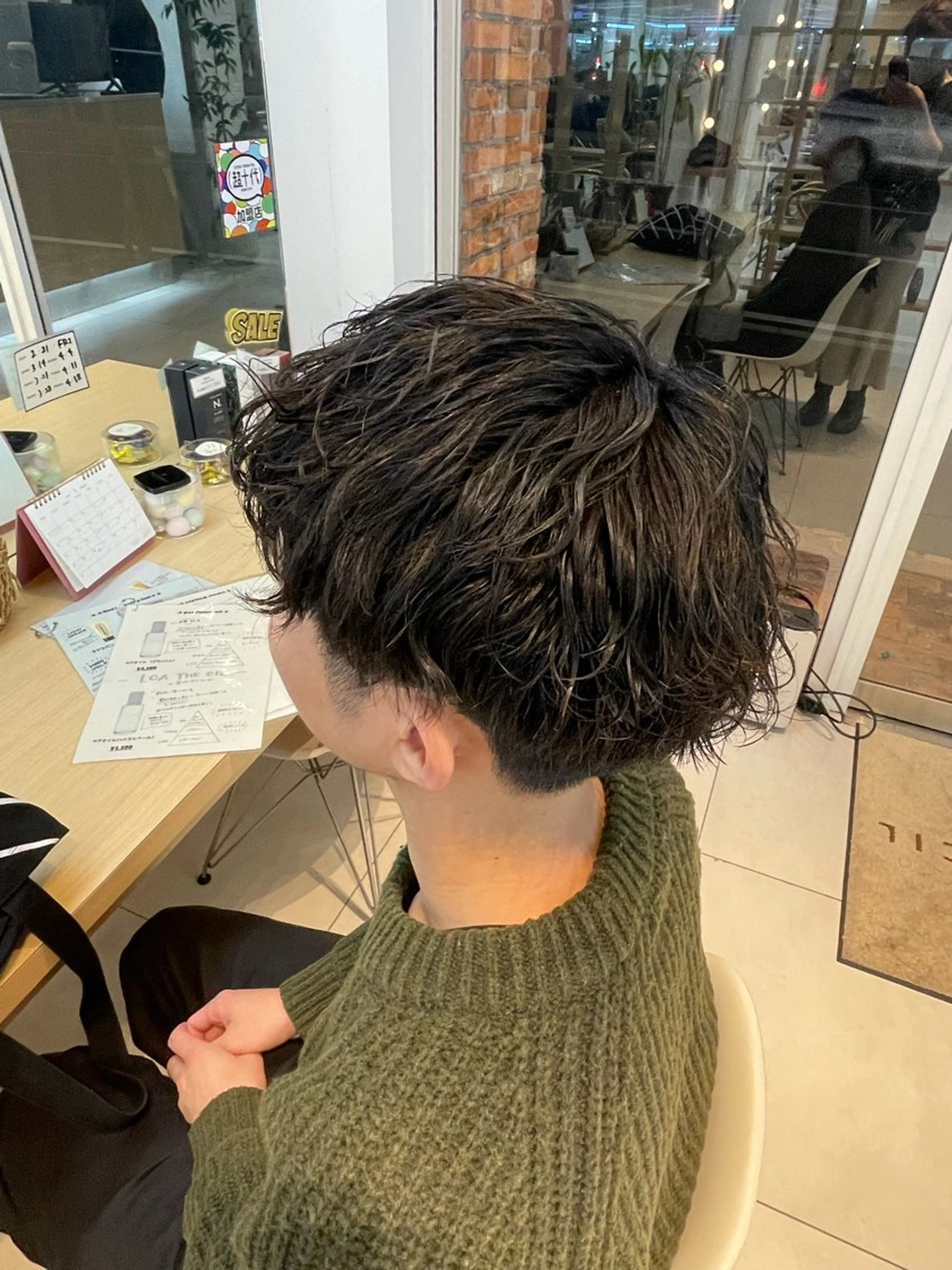 ショート パーマ メンズ 波巻きパーマ ウラスギ アカリのヘアスタイル