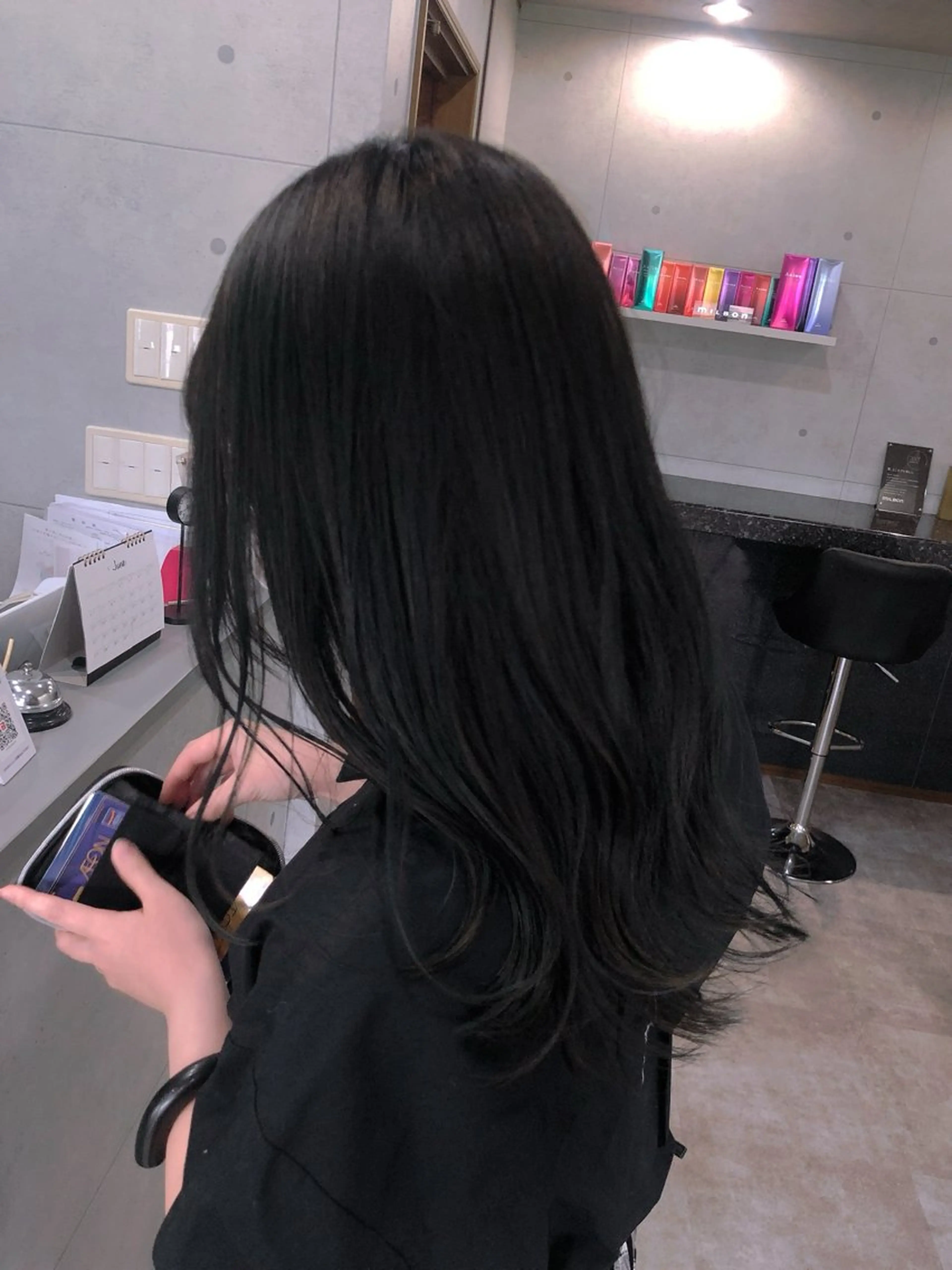 ミディアム ボブ くびれヘア くせ毛 髪質改善 切りっぱなしロブ カット ヘアカラー REVE所属・REVE 【外国人風カラー】のヘアスタイル