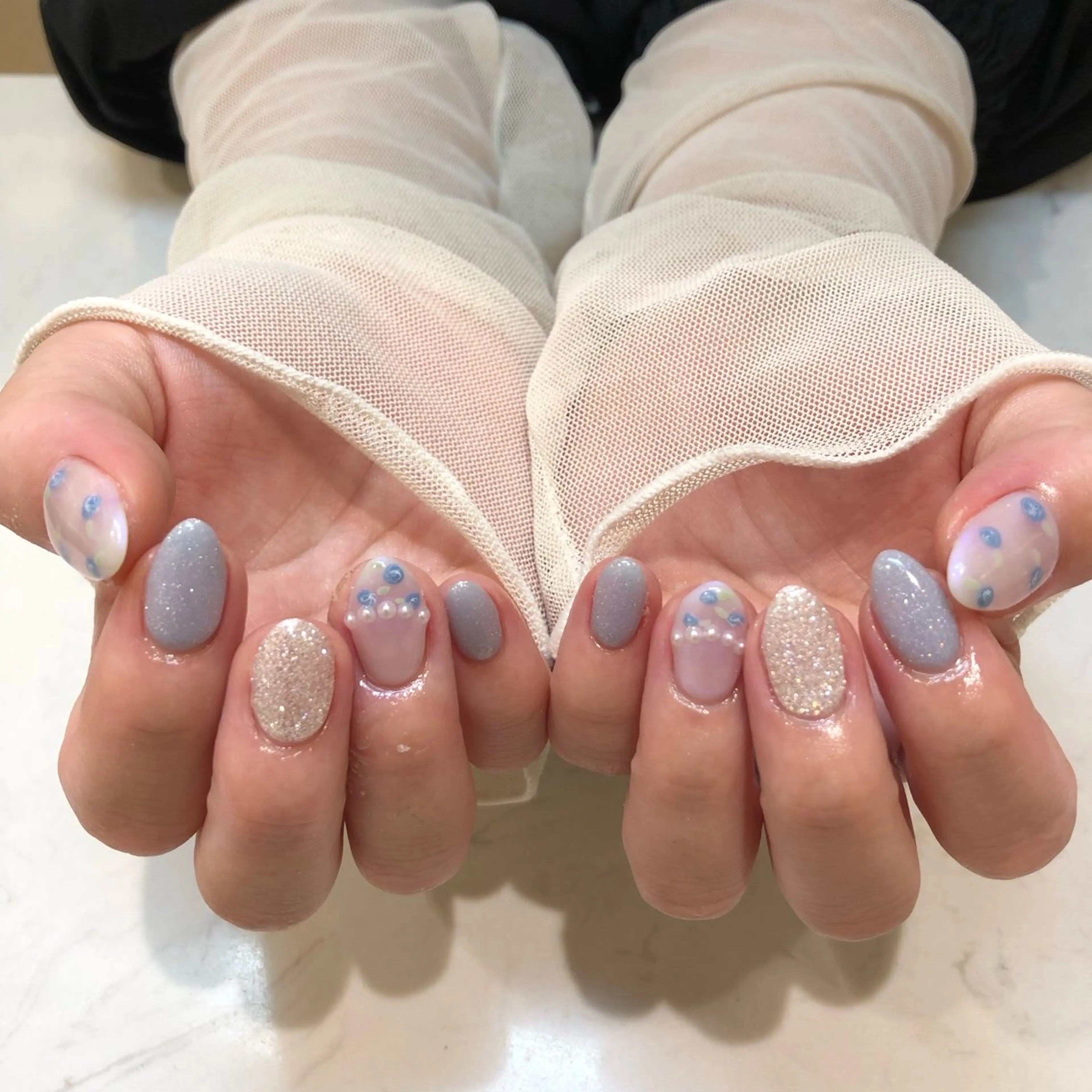 ネイル Raviy  新宿店所属・わたなべ あやかのネイルデザイン