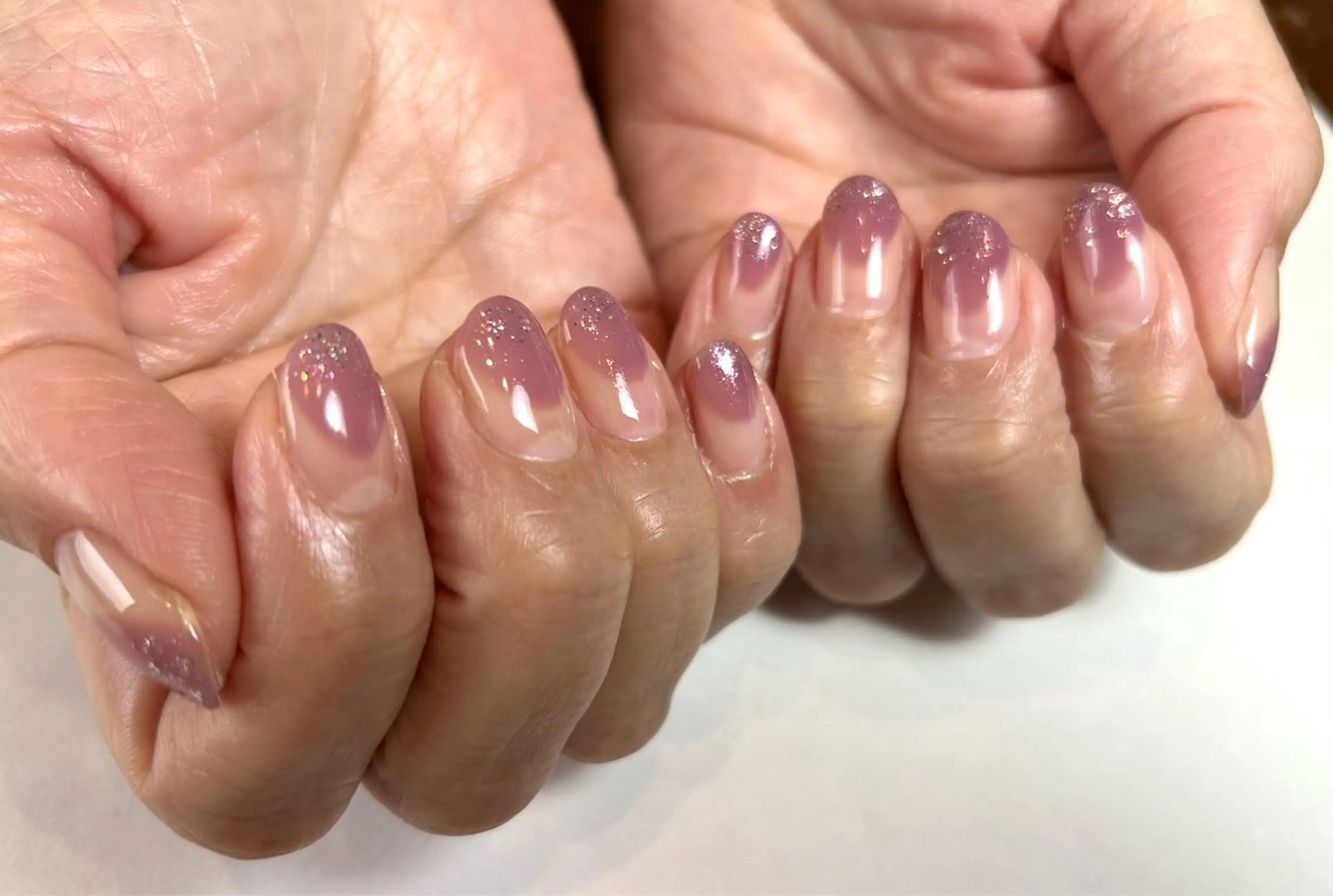 ネイル ラメ(グリッター) ラメグラデーション ピンク シンプルネイル 夏ネイル ハンドネイル le_rire _nailのネイルデザイン