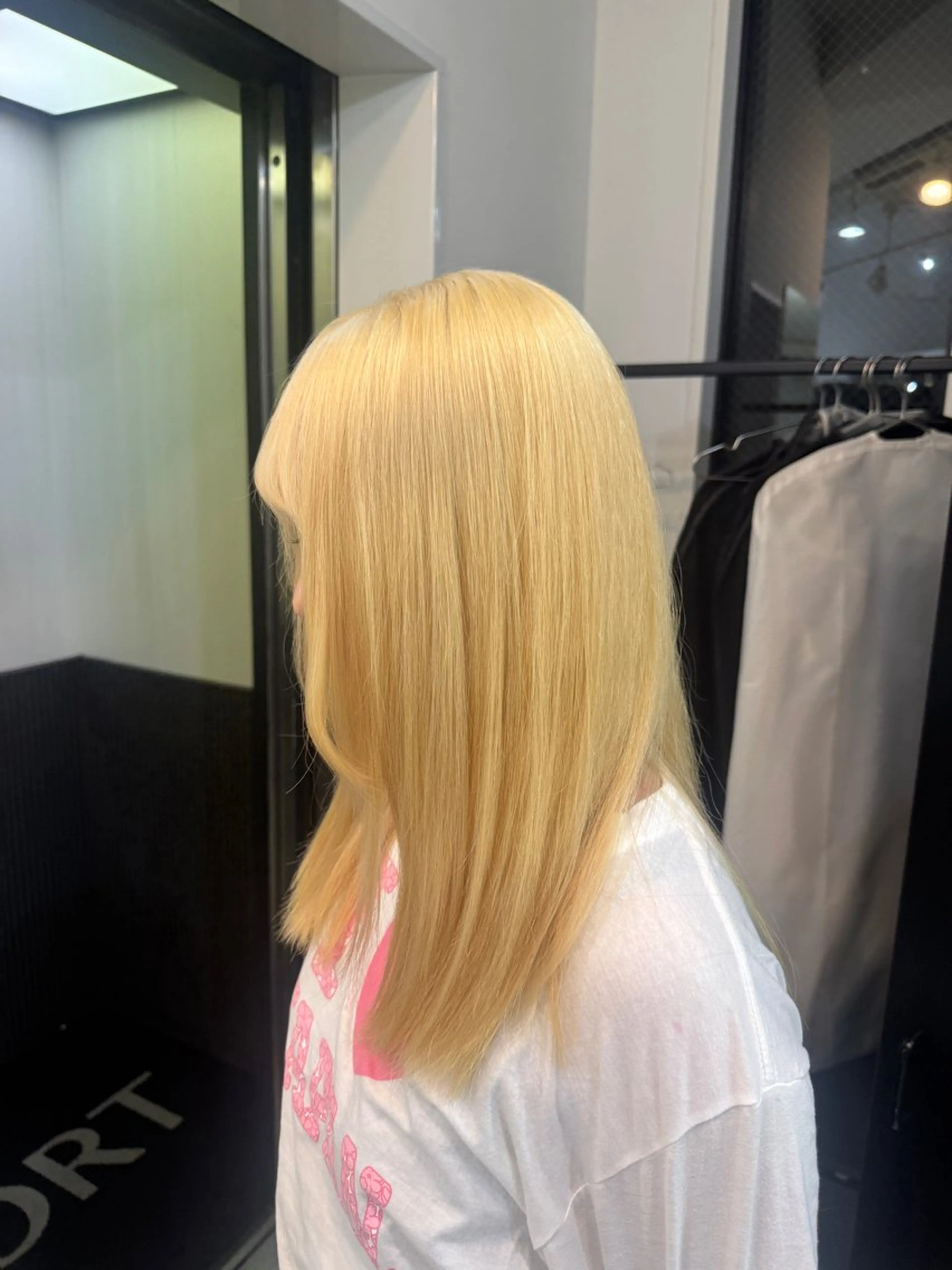 ロング カラー ヘアアレンジ 抜きっぱなしブロンド ブロンド ヘアカラー トリートメント minto/ 似合わせ/ハイトーンのヘアスタイル